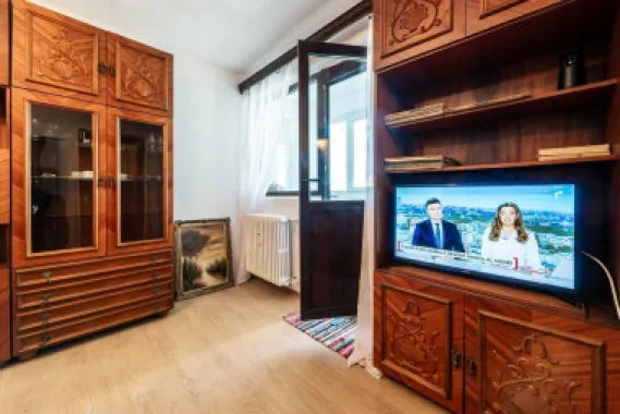 Inchiriez ap 2 camere, semi-decom, renovat, sector 6, 400 Euro/luna