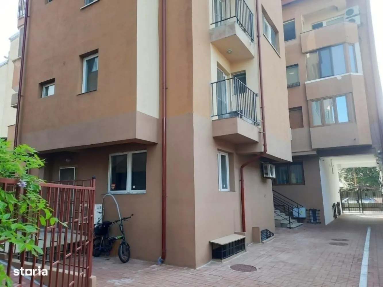 Duplex P+1 in bloc 2013 in Precupetii Vechi nr 65, 4 camere, curte