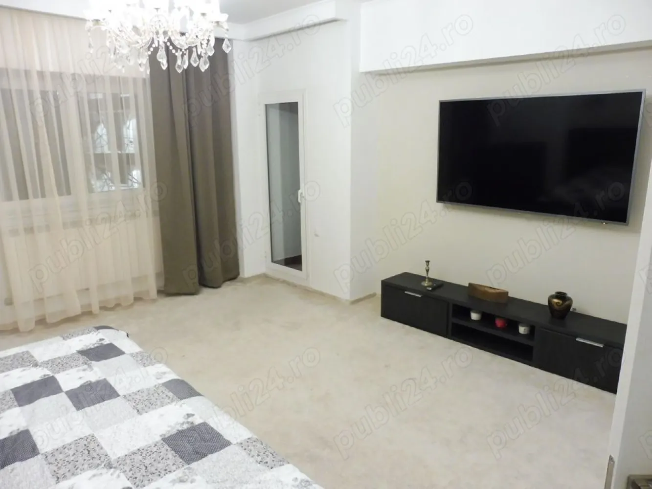 Proprietar - inchiriez ap 4 cam - Romana Dorobanti - Ap 4 camere, .str. Ernest Brosteanu 23 - DISPONIBIL DIN 1 IANUARIE 2025. Mobilat, 3 dormitoare, 4 balcoane, living spatios, bucatarie inchisa (utilata cu aragaz, cuptor, masina de spalat vase, frigider), baie cu dus si cada, wc de serviciu, dresing. Centrala de bloc, fara probleme cu apa calda sau caldura, bloc din 1998, monitorizat video. Etajul 1 4. Tel Fara animale de companie. Chirie 1300 Euro, 1 luna + 1 luna.