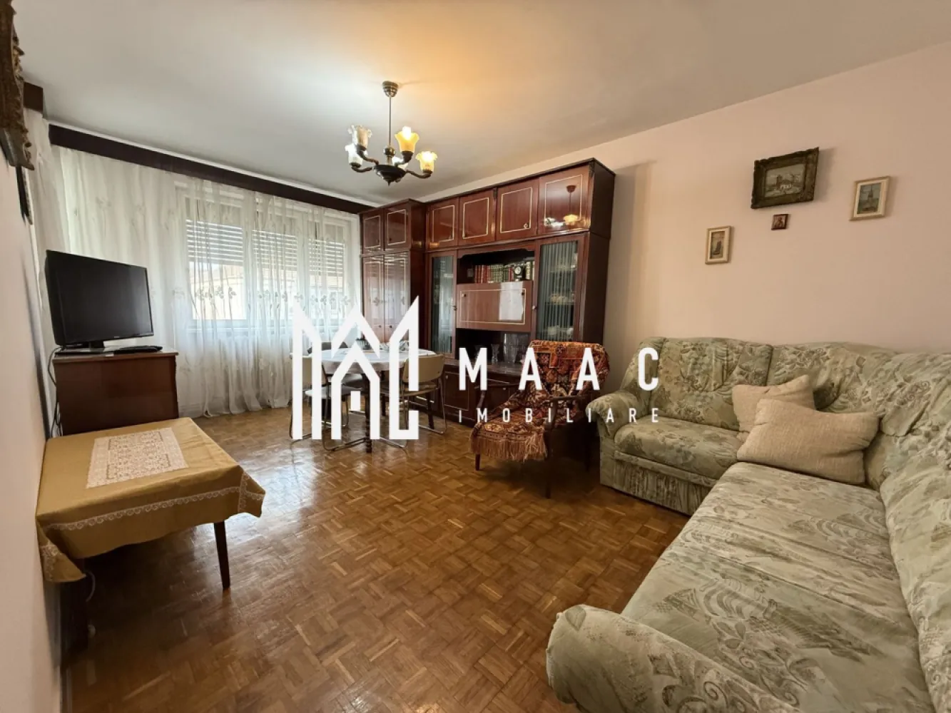 Apartament 3 Camere | Balcon | 60 MPU | Decomandat | Strand - MAAC Imobiliare va prezinta un apartament cu 3 camere situat la etajul 4/4 in zona Strand. Caracteristici: Suprafață utilă: 60 mp Etaj 4 din 4, bloc cu acoperiș 3 camere decomandate Balcon cu acces din living Avantaje și facilități: Acces rapid la toate facilitățile necesare: școli, dispensar, parc, magazine, mijloace de transport Pentru mai multe detalii precizati telefonic ca ati vazut anuntul cu ID: CP2673816 }}