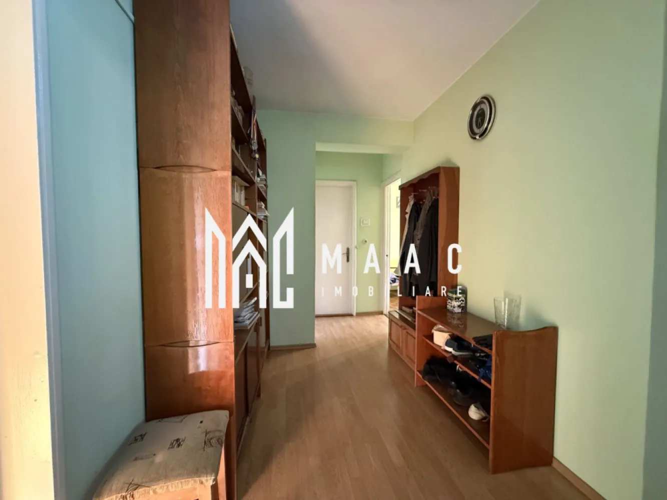 Apartament 3 Camere | Balcon | 60 MPU | Decomandat | Strand - MAAC Imobiliare va prezinta un apartament cu 3 camere situat la etajul 4/4 in zona Strand. Caracteristici: Suprafață utilă: 60 mp Etaj 4 din 4, bloc cu acoperiș 3 camere decomandate Balcon cu acces din living Avantaje și facilități: Acces rapid la toate facilitățile necesare: școli, dispensar, parc, magazine, mijloace de transport Pentru mai multe detalii precizati telefonic ca ati vazut anuntul cu ID: CP2673816 }}