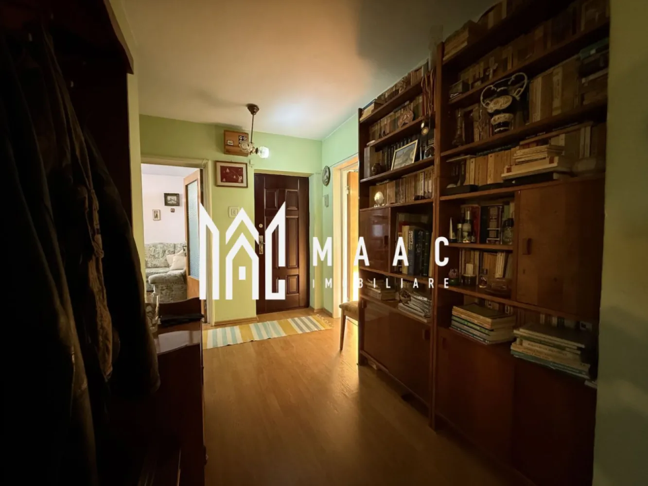 Apartament 3 Camere | Balcon | 60 MPU | Decomandat | Strand - MAAC Imobiliare va prezinta un apartament cu 3 camere situat la etajul 4/4 in zona Strand. Caracteristici: Suprafață utilă: 60 mp Etaj 4 din 4, bloc cu acoperiș 3 camere decomandate Balcon cu acces din living Avantaje și facilități: Acces rapid la toate facilitățile necesare: școli, dispensar, parc, magazine, mijloace de transport Pentru mai multe detalii precizati telefonic ca ati vazut anuntul cu ID: CP2673816 }}