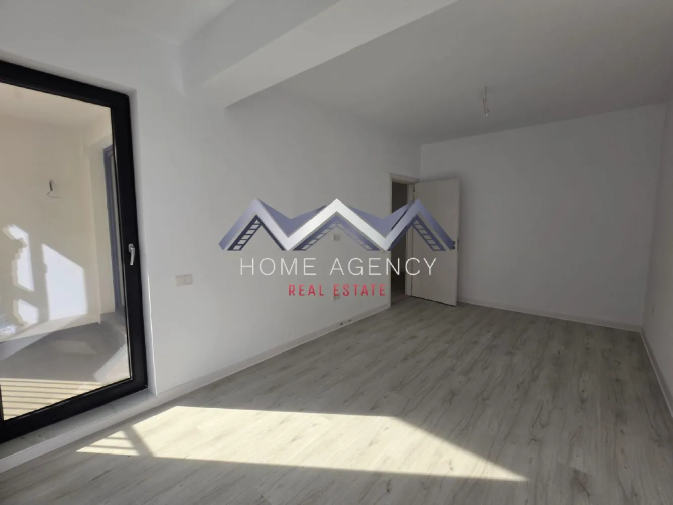 Apartament 3 camere Otopeni | achiziție direct de la dezvoltator - Achiziție direct de la dezvoltator | comision 0 Vă propunem, spre vânzare, mai multe apartamente cu 3 camere, parte dintr-un ansamblu rezidențial nou situat central in Otopeni, cu acces pietonal facil către magazine, restaurante, școală/grădinițe, bănci, Primărie, piață, farmacii, viitoarea stație de metrou, precum și către toate arterele principale (DN1, Centură, Autostradă), Aeroport etc. Ansamblul rezidențial este compus din 8 blocuri de locuințe moderne, cu regim mic de înălțime D (parcare subterană)+P+2+M, construite cu materiale de cea mai bună calitate. Accesul în complex este supravegheat video, cu barieră securizată, și va include spații verzi. Structura blocurilor este din beton armat, pereții interiori, exteriori și de compartimentare sunt construiți din cărămidă, iar fațadele sunt izolate corespunzător cu polistiren expandat. Apartamentul se predă "la gata", dotat cu centrală termică proprie, încălzire prin pardoseală, ușă metalică, tâmplărie PVC, geamuri Salamander termopan gri antracit, contorizat individual și racordat la toate utilitățile (apă, curent, gaz, canalizare, cablu TV, internet). Finisajele interioare sunt incluse în costul apartamentului și constau în faianță, gresie, parchet și baie complet utilată modern. Prețul afișat include TVA și 1 loc de parcare subteran. Disponibilitate imediată sau câteva luni, în funcție de fază construcției. Dacă aveți o proprietate de vânzare/închiriere sau sunteți interesați de o proprietate aflată în portofoliul agenției noastre, vă rugăm să ne contactați la numărul de telefon din anunț sau pe adresa de email contact@homeagency.ro.
