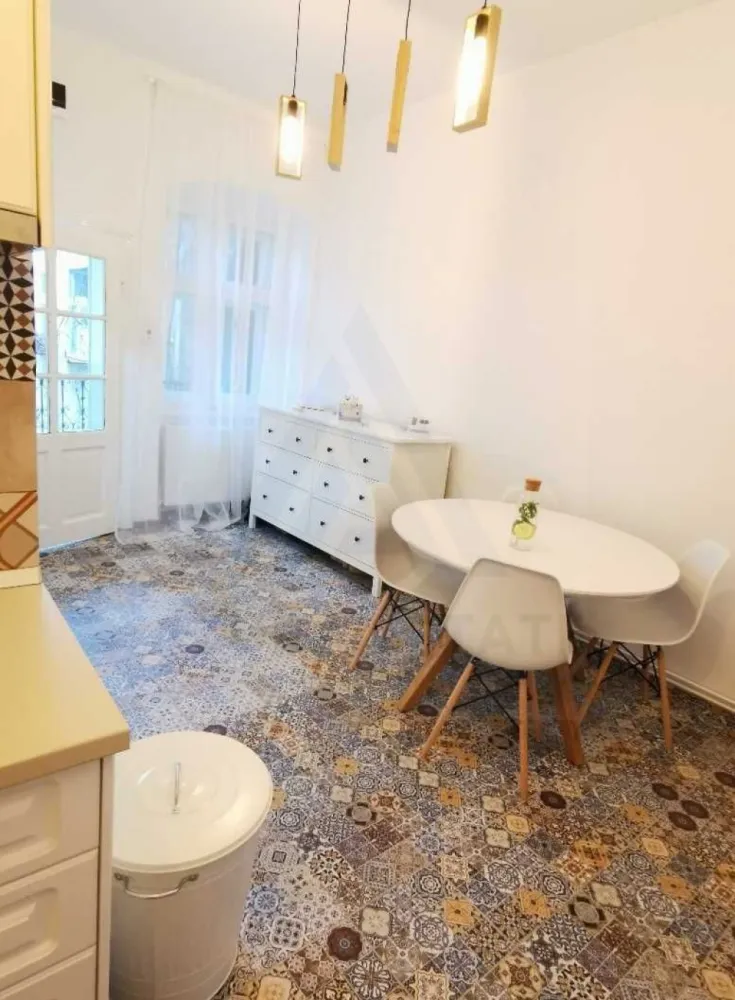 Studio modern 55 mp utili etaj 1 baie cu fereastra in zona Centrala