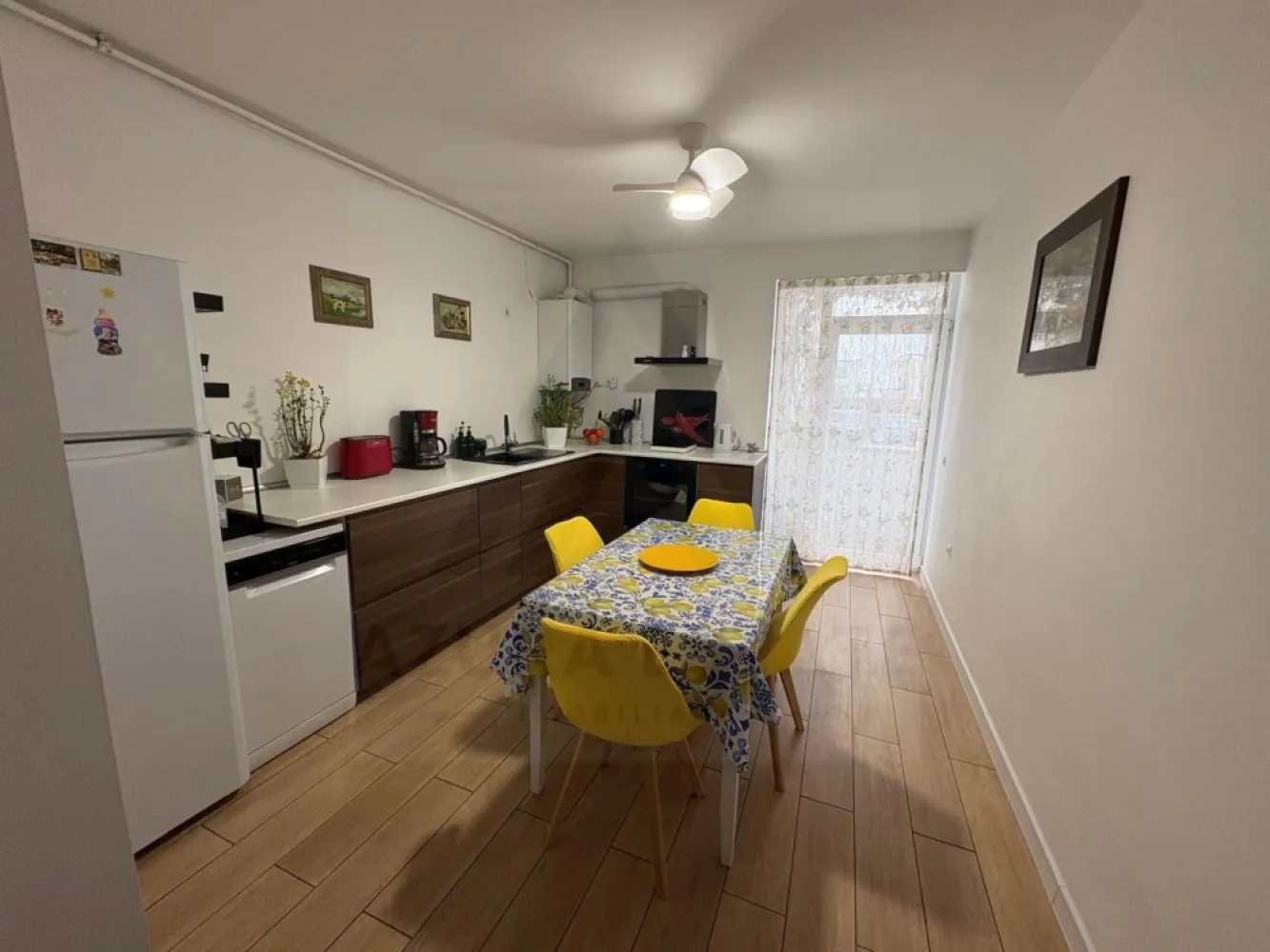 Apartament modern 3 camere 83 mp utili 2 băi parcare zona Șelimbăr