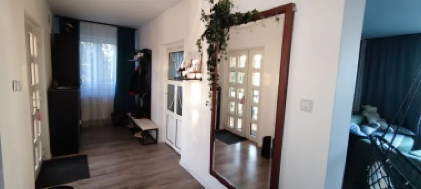 BRASADAS vinde casa cu 7 camere si teren 890mp în Decebal.