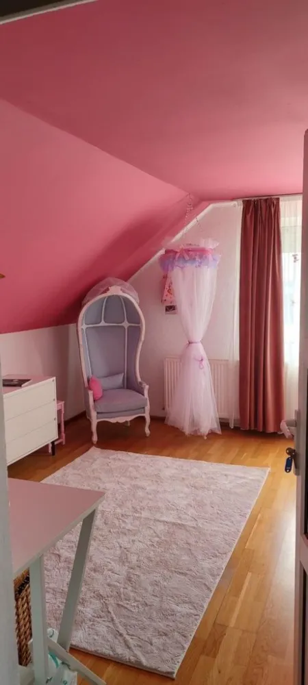 BRASADAS vinde casa cu 7 camere si teren 890mp în Decebal.