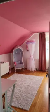 BRASADAS vinde casa cu 7 camere si teren 890mp în Decebal.