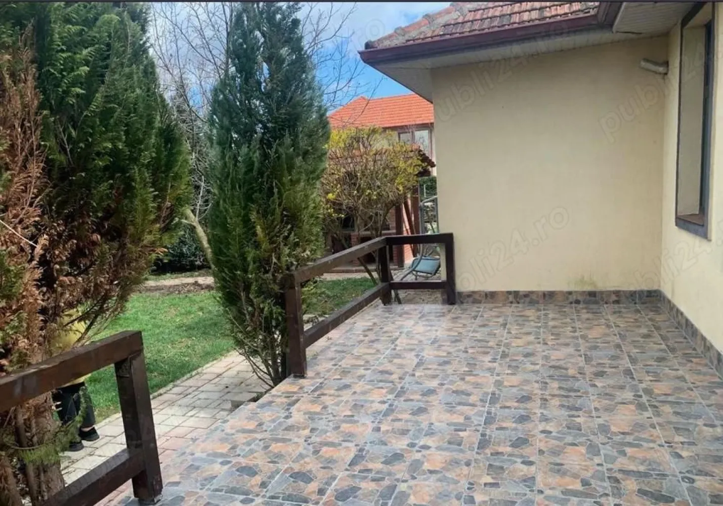 BRASADAS vinde casa cu 3 cam teren 770mp in Lazuri.