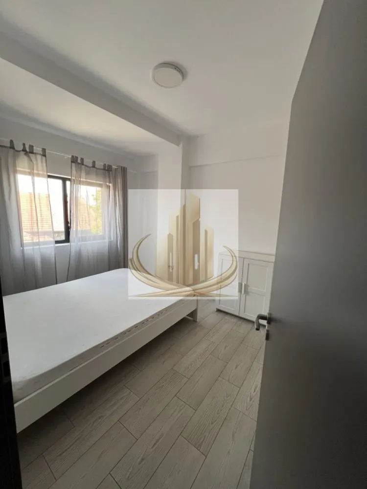 Grand Mobilis Imobiliare -Ap 2 camere de închiriat Giroc - 🌿 Apartament superb 2 camere | Giroc | Bloc nou | Etaj 1 | Liniște & confort

💰 Preț: 365 €/lună + garanție
📍 Zonă: Giroc – locație liniștită, ideală pentru relaxare
🕒 Disponibilitate: imediat 

Descoperă confortul unui apartament modern cu 2 camere, situat la etajul 1 într-un bloc nou din Giroc. Proprietatea se află într-o zonă calmă și aerisită, perfectă pentru cei care își doresc liniște, dar și acces rapid către oraș.

Stația de autobuz este la doar 3 minute de mers pe jos, oferind conexiuni rapide către punctele de interes.

⸻

✨ Dotări & beneficii:

* Centrală proprie – control total asupra confortului termic 🔥
* Complet mobilat și utilat
* Televizor
* Mașină de spălat rufe
* Frigider
* Aragaz
* Spațiu bine compartimentat, luminos și primitor

⸻

🌟 Avantaje:

* Bloc nou
* Etaj 1 – acces facil
* Zonă liniștită, fără trafic intens
* Ideal pentru o persoană sau un cuplu

⸻

📞 Sună acum pentru mai multe detalii sau pentru a programa o vizionare!
ID intern CP3064166