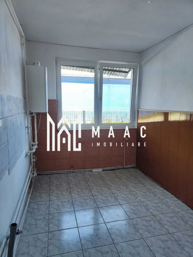 Apartament 1 Camera I Decomandat I Parter I zona Turnisor - Se oferă spre vânzare o garsonieră practică, bine compartimentată, situată la parterul inalt al unui imobil amplasat într-o zonă apreciată pentru accesul rapid către principalele puncte de interes ale orașului. Cu o suprafață utilă de 32 mp, locuința beneficiază de o compartimentare decomandată, oferind funcționalitate și confort atât pentru locuire proprie, cât și pentru investiție. Compartimentare: Hol de acces Bucătărie separată Baie Cameră spațioasă Avantaje și dotări: Compartimentare decomandată Izolație termică exterioară – confort sporit și eficiență energetică Costuri reduse de întreținere Parter – acces facil Potrivită pentru locuit sau închiriere Localizare: Situată in zona de Turnisorpe in Proximitatea magazinului Lidl Acces rapid către magazine, stații de autobuz și facilități zilnice Zonă bine conectată, apreciată pentru poziționare și accesibilitate O proprietate practică și accesibilă, ideală pentru cei care caută o locuință eficientă sau o investiție sigură într-o zonă bine cotată. PEntru informati si vizionari: CP3064124