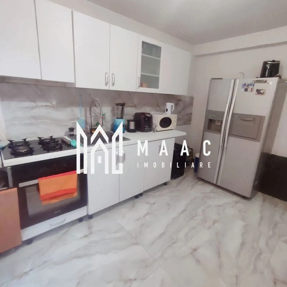 Casa 4 Camere I PET FRIENDLY I Curte I Terasa I Sura Mare - Se oferă spre închiriere casă spațioasă, situată în Șura Mare, cu o suprafață utilă de aproximativ 118 mp, potrivită atât pentru locuință familială, cât și pentru închiriere către firme pentru cazarea angajaților.

Compartimentare:
4 camere
3 băi
Bucătărie
Cămară
Mansardă cu aer condiționat
Terasă mare acoperită

Dotări și beneficii:
Centrală termică proprie
Aer condiționat la mansardă
Curte proprie
Parcare în fața casei
Spații generoase, bine compartimentate
Disponibilă pentru mutare imediată

Avantaje:
Ideală pentru familie numeroasă
Potrivită pentru contracte cu firme / cazare muncitori
Zonă liniștită, cu acces facil către Sibiu
Curte și terasă pentru confort suplimentar
Flexibilitate în utilizare rezidențială sau comercială
Se accepta animale de companie.
Se inchiriaza pe termen lun di se percepe o luna chirie drept garantie.

O proprietate versatilă, bine organizată și pregătită pentru închiriere imediată, oferind spațiu, confort și multiple posibilități de utilizare.

Pentru informati si vizionari: CP3064103