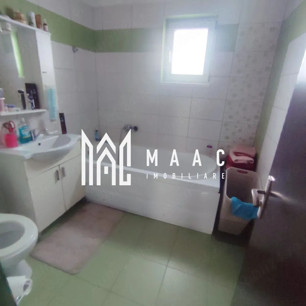 Casa 4 Camere I PET FRIENDLY I Curte I Terasa I Sura Mare - Se oferă spre închiriere casă spațioasă, situată în Șura Mare, cu o suprafață utilă de aproximativ 118 mp, potrivită atât pentru locuință familială, cât și pentru închiriere către firme pentru cazarea angajaților.

Compartimentare:
4 camere
3 băi
Bucătărie
Cămară
Mansardă cu aer condiționat
Terasă mare acoperită

Dotări și beneficii:
Centrală termică proprie
Aer condiționat la mansardă
Curte proprie
Parcare în fața casei
Spații generoase, bine compartimentate
Disponibilă pentru mutare imediată

Avantaje:
Ideală pentru familie numeroasă
Potrivită pentru contracte cu firme / cazare muncitori
Zonă liniștită, cu acces facil către Sibiu
Curte și terasă pentru confort suplimentar
Flexibilitate în utilizare rezidențială sau comercială
Se accepta animale de companie.
Se inchiriaza pe termen lun di se percepe o luna chirie drept garantie.

O proprietate versatilă, bine organizată și pregătită pentru închiriere imediată, oferind spațiu, confort și multiple posibilități de utilizare.

Pentru informati si vizionari: CP3064103