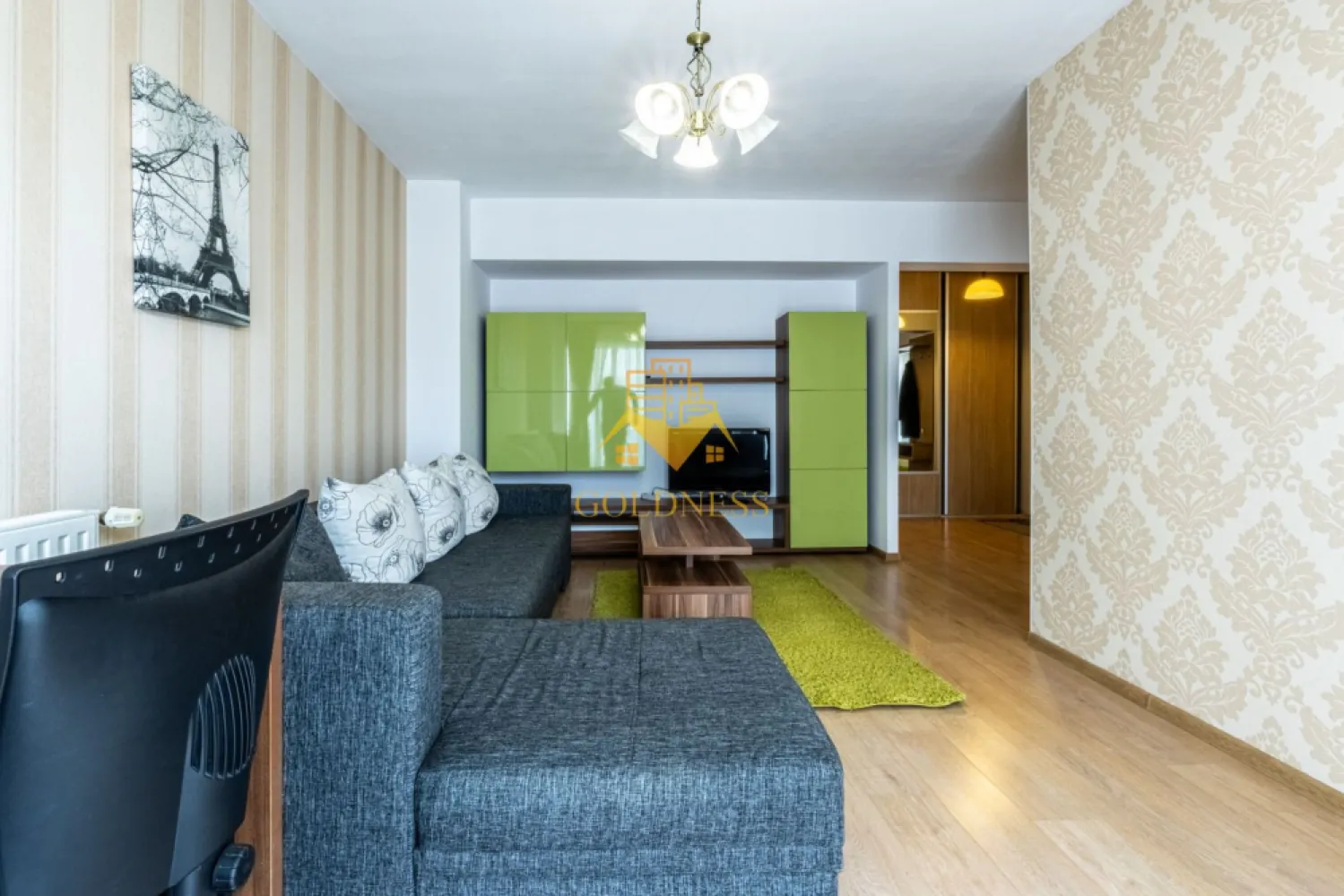 2 camere, modern, garaj, bloc nou,Buna Ziua, Bonjour Residence, Sophia - GOLDNESS Imobiliare vă propune spre închiriere un apartament cu 2 camere complet mobilat și utilat, la etajul 2 într-un imobil de 8 etaje, în Cartierul Buna ZIua. Dispune de loc de parcare exterioara! Se află în apropierea stațiilor de transport în comun, magazine, restaurante, spații verzi, farmacii, etc. Apartamentul este compartimentat astfel: - dormitor cu pat matrimonial, noptiere, spatiu pentru depozitare - living cu canapea exntesibila, spatiu pentru depozitare, TV, dressing - bucatarie complet mobilata, utilata, loc de luat masa - baie cu cada, calorifer port prosop și dulap pentru depozitare. - terasa de 12 mp. Imobilul este dotat cu toate cele necesare- centrală proprie, mașină de spălat haine, frigider, plită electrică, hotă, etc. Dacă sunteți interesați de acest apartament și doriți să îl vizionați, dar și pentru alte oferte nu ezitați să ne contactați telefonic sau prin e-mail. Vă stăm la dispoziție! Pentru intermediere se percepe un comision de 50% din prețul chiriei!