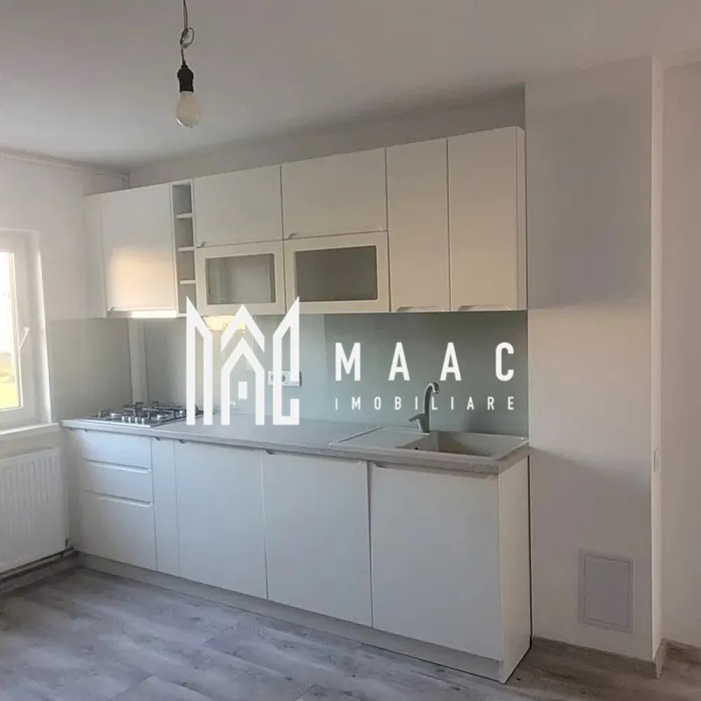 Apartament 2 camere | Etaj 2 | Balcon | Renovat | Ciresica - MAAC Imobiliare va prezinta un apartament 2 camere situat la etajul 2 in zona Ciresica. Caracteristici: Suprafață utilă: 54 mp Etaj: 2/4 Apartament renovat complet, inclusiv instalațiile electrice și sanitare Centrală termică proprie cu calorifere Compartimentare și dotări: Bucătărie mobilată și utilată complet (plită electrică, hotă, mașină de spălat vase, cuptor cu microunde – toate noi), baie cu calorifer tip scăriță, duș tip ciupercă, oglindă cu dezaburire, afișaj oră și temperatură, senzor de lumină, living, dormitor, hol spațios, balcon închis, pivniță. Finisaje: Parchet nou de 10 mm Calorifere noi Instalație electrică modernizată Avantaje: Apartament complet renovat, fără necesitatea unor investiții suplimentare Etaj intermediar (2/4) Spații de depozitare (pivniță și balcon închis) Stare de vânzare: Apartamentul se vinde mobilat și utilat. Pentru mai multe detalii precizati telefonic ca ati vazut anuntul cu ID: CP2671634 }}