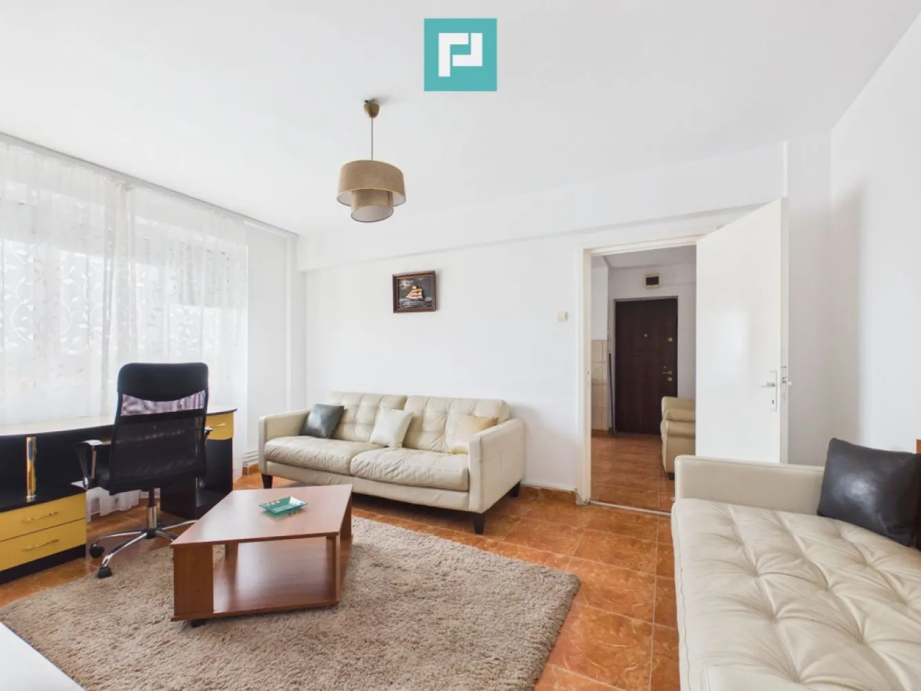 Apartament boem și spațios 90mp - Blv. Revoluției - Apartament boem, spațios și luminos, de închiriat cu un farmec aparte, 3 camere - 90 mp, pe Bulevardul Revoluției! Descoperă un spațiu care îmbină eleganța clasică cu confortul modern, situat într-una dintre cele mai emblematice zone ale orașului. Acest apartament de 90 mp impresionează prin volum, lumină naturală și o atmosferă caldă, cu accente boeme. Compartimentare & dotări: 3 camere spațioase, cu personalitate și stil Bucătărie generoasă, perfectă pentru momente relaxate sau cine în companie plăcută Baie dotată cu duș și bideu Balcon amplu, cu vedere panoramică ce oferă un tablou urban spectaculos Centrală proprie – confort și independență Complet mobilat și utilat, cu atenție la detalii și estetică Interiorul este gândit pentru a oferi o experiență de locuire aparte — un echilibru între funcționalitate și rafinament, ideal pentru cei care apreciază spațiile cu suflet. Poziționarea pe Bulevardul Revoluției îți oferă acces imediat la cafenele, restaurante, zone culturale și tot ce înseamnă viață urbană vibrantă. Ideal pentru persoane care caută mai mult decât un simplu apartament — un loc care inspiră. Programează o vizionare și lasă-te cucerit de farmecul acestui spațiu! Pentru mai multe detalii și stabilirea unei vizionări asistate, contactează-mă! Jeanina Câmpan - consultant imobiliar Propertylab Telefon: 0760672985 Email: jeanina.campan@propertylab.ro Apartament boem și spațios 90mp - Blv. Revoluției CP3056113