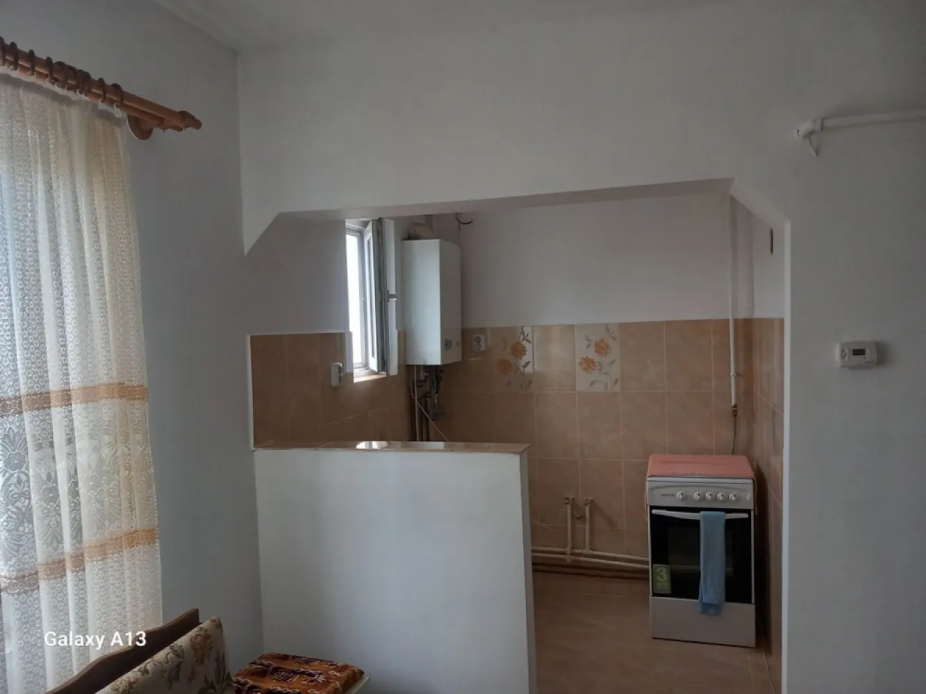 BRASADAS vinde ap 2 cam 33mp CARAMIDA la etajul 4 în Micro 14. - Agenția BRASADAS vinde apartament cu doua camere 33mp din CARAMIDA la etajul 4 în Micro 14 cu acoperis. Apartamentul este mobilat partial si RENOVAT partial. Baia necesita renovare. Disponibil imediat. Pentru mai multe oferte accesați : www.brasadas.com.
