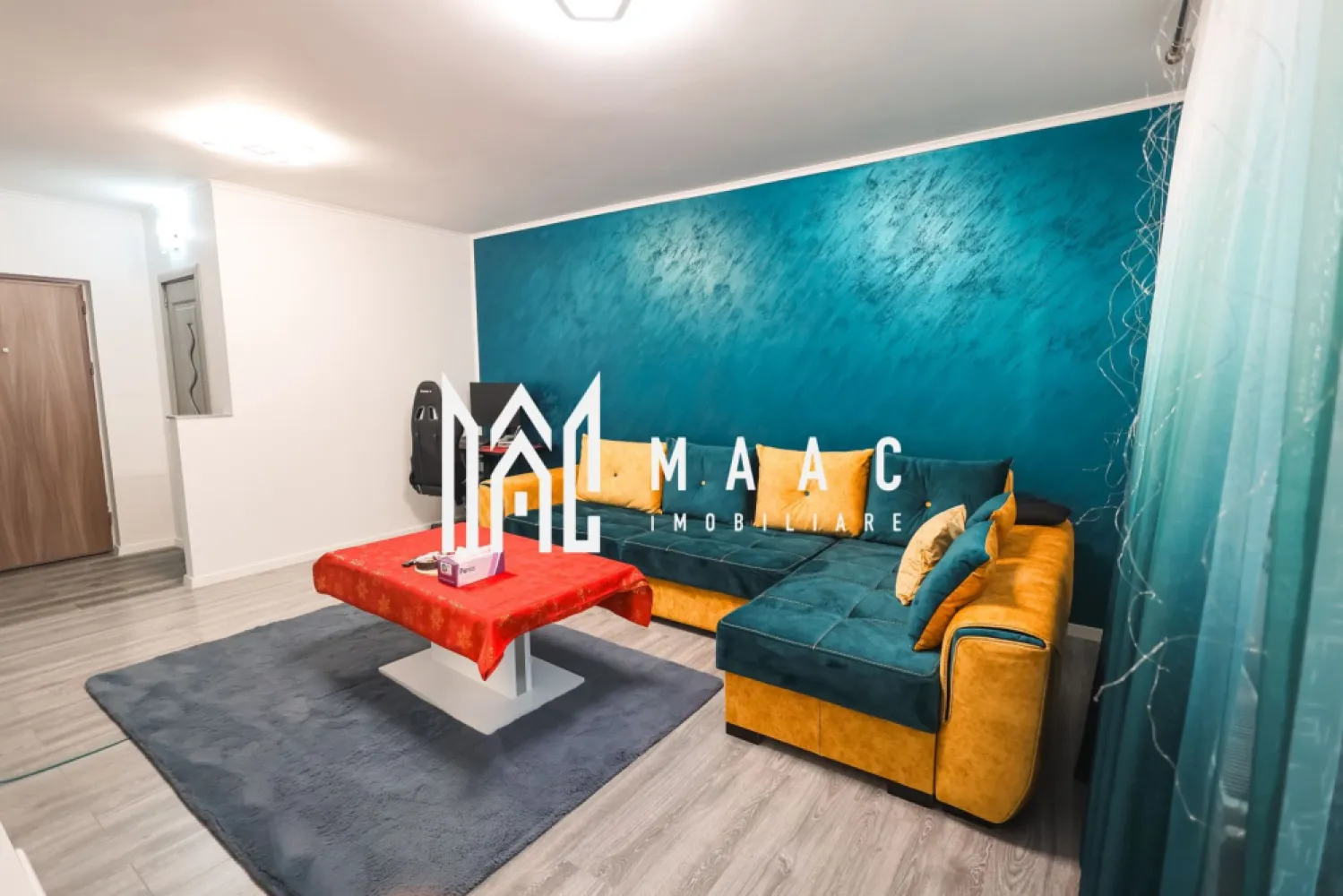 Apartament 3 camere | Etaj 1 | Decomandat | Arhitectilor - MAAC Imobiliare vă propune spre vânzare un apartament modern cu 3 camere, situat într-un imobil construit în anul 2017, amplasat în zona Cartierul Arhitecților.

Imobilul are o suprafață utilă de 72 mp, la care se adaugă un balcon generos de aproximativ 12 mp, ideal pentru relaxare. Apartamentul este total decomandat, oferind intimitate și funcționalitate optimă, fiind compartimentat eficient pentru confortul întregii familii.

Locuința se vinde complet mobilată și utilată, fiind gata pentru mutare imediată. Este situată la etajul 1 din 3, într-un bloc izolat termic exterior, ceea ce asigură un bun randament energetic și costuri reduse de întreținere.

Un avantaj major al proprietății îl reprezintă cele două locuri de parcare înscrise în Cartea Funciară, incluse în preț.

Această proprietate este ideală atât pentru locuit, cât și pentru investiție, datorită poziționării excelente și caracteristicilor premium.

Pentru mai multe informații și programarea unei vizionări, vă invităm să contactați MAAC Imobiliare.
ID: CP2841827.