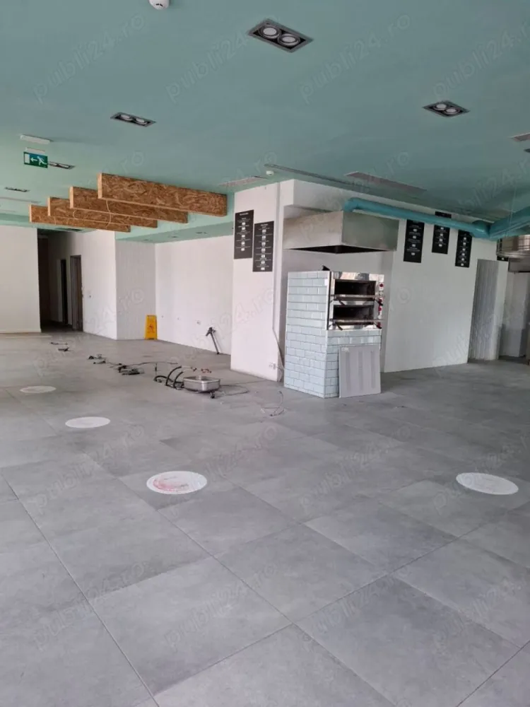 BRASADAS închiriază Sp Com UpGround integral/parțial - Agenția imobiliara BRASADAS închiriază spatiu comercial cu potential exceptional, perfect pozitionat pentru vizibilitate maxima. Cu o suprafata generoasa si o configuratie deschisa, acest spatiu ofera flexibilitatea de a fi utilizat integral sau adaptat in doua zone distincte, conform viziunii si nevoilor tale. - Suprafata: 316 mp, cu posibilitate de compartimentare. - Pret: 27 mp (negociabil). - Se poate inchiria integral sau partial. - Vizibilitate remarcabila: Situat pe Strada Fabrica de Glucoza, intr-o zona intens circulata. Pentru mai multe oferte accesați www.brasadas.com.