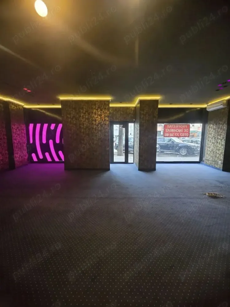 BRASADAS închiriază Spatiu Comercial 108mp Mosilor - Agenția imobiliara BRASADAS închiriază spatiu comercial in zona Mosilor, stradal, cu o suprafata de 108mp iar deschiderea de 11m, in magazin s-a desfasurat activitatea de sala de jocuri si este aranjat la fel ca in poze, pentru acelasi domeniu nu este de facut nimic in interior, pentru alte activitati mocheta de pe jos se poate scoate la fel si tapetul, magazinul este in forma patrata cu doua intrari in fata si in spate pentru aprovizionare, cu 2 grupuri sanitare, bloc reabilitat termic, cu apometre si repartitoare, 2 aere conditionat, trifazic. Se preteaza pentru orice, liber. Pentru mai multe oferte accesați www.brasadas.com.
