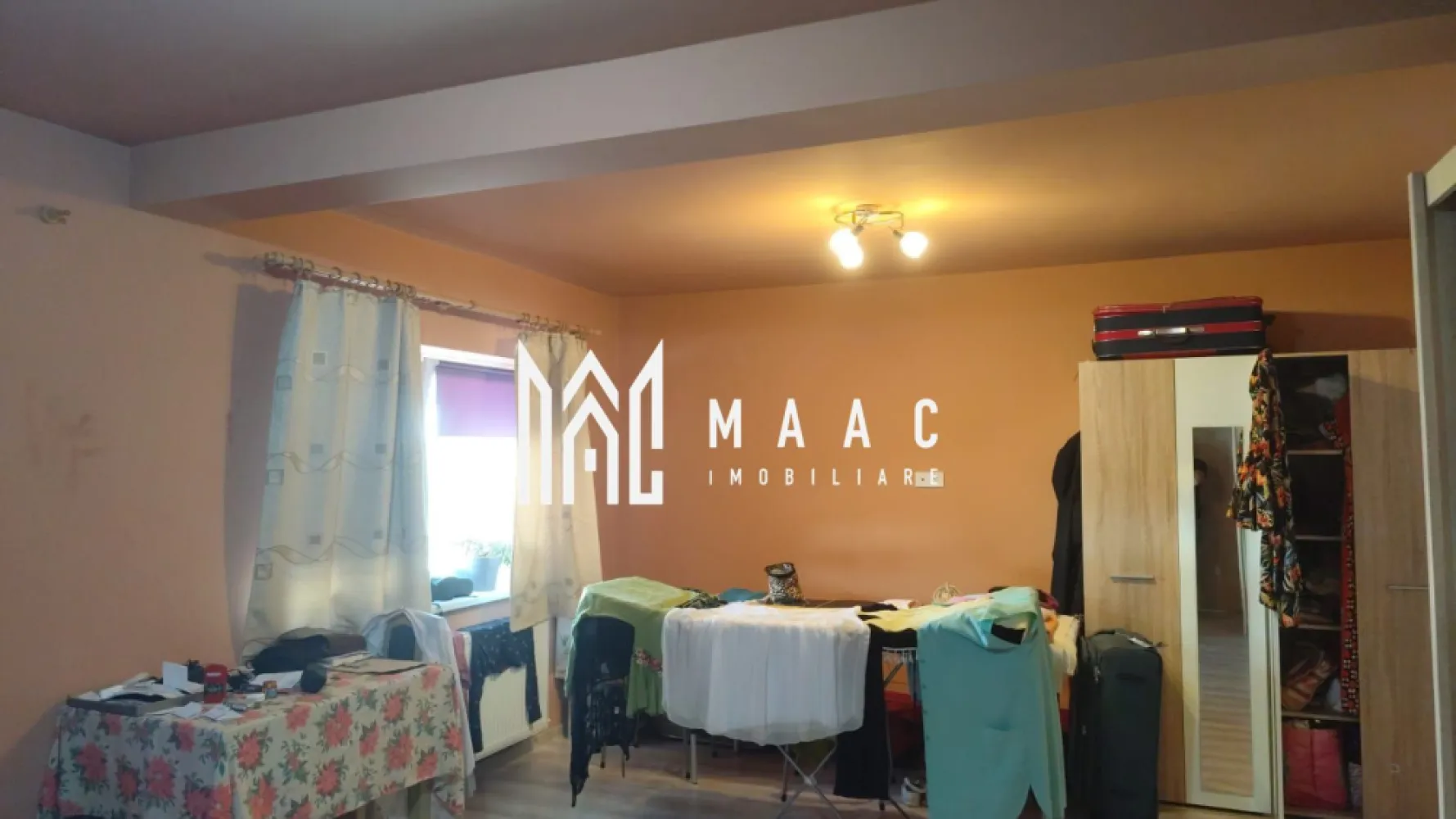 Apartament 2 Camere I Decomandat I Parter I Arhitectilor - Oferim spre vânzare apartament decomandat cu 2 camere, situat la parter, într-un imobil bine întreținut din zona Arhitecților. Caracteristici: Suprafață utilă: 46 mp Compartimentare: living, dormitor, bucătărie separată, baie, hol Parter, cu acces facil Loc de parcare inclus Boxă pentru depozitare Complet mobilat și utilat Disponibil imediat Avantaje: Zonă liniștită, cu acces rapid la oraș Aproape de magazine, stații de transport și școli Apartament pregătit pentru mutare imediată, fără investiții suplimentare }}