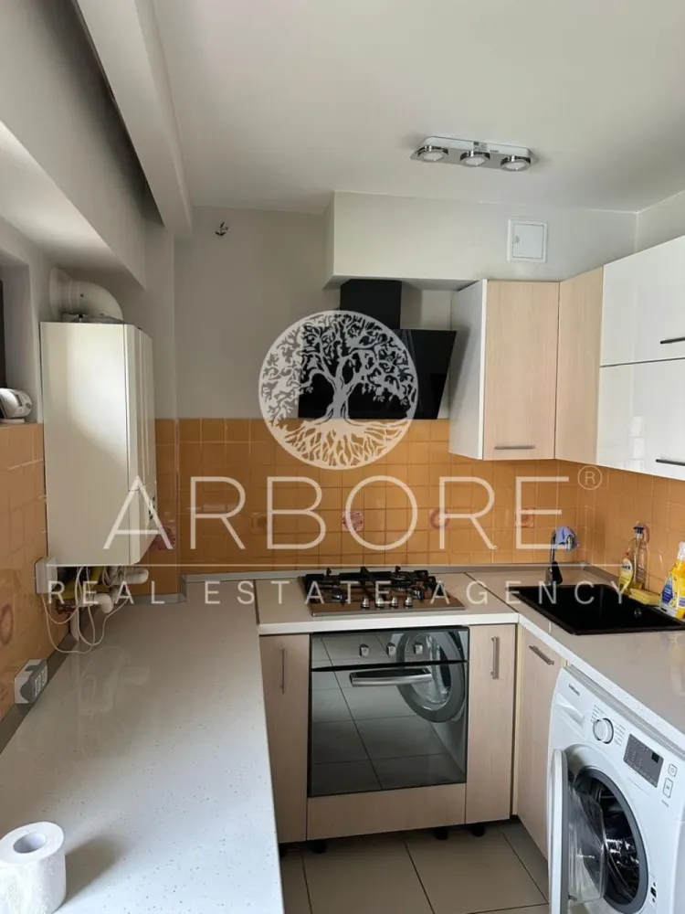 Inchiriere 3 camere, Unirii, Pasajul Marasesti - Inchiriere apartament de 3 camere decomandat, spatios, in zona pasajului Marasesti, Sectorul 3. Apartamentul este situat la etajul 8, este complet mobilat si utilat.Nu se accepta animale de companie, se inchiriaza doar pe baza de contract, o luna chirie + o luna garantie. Disponibil imediat . Seinchiriaza complet mobilat si utilat. Va stam la dispozitie pentru informatii suplimentare sau pentru programarea unei vizionari. Comisionul agentiei este de 50% din prima prima luna, iar perioada minima a inchirierii este de 12 luni. Cu deosebita consideratie, Arbore Real Estate