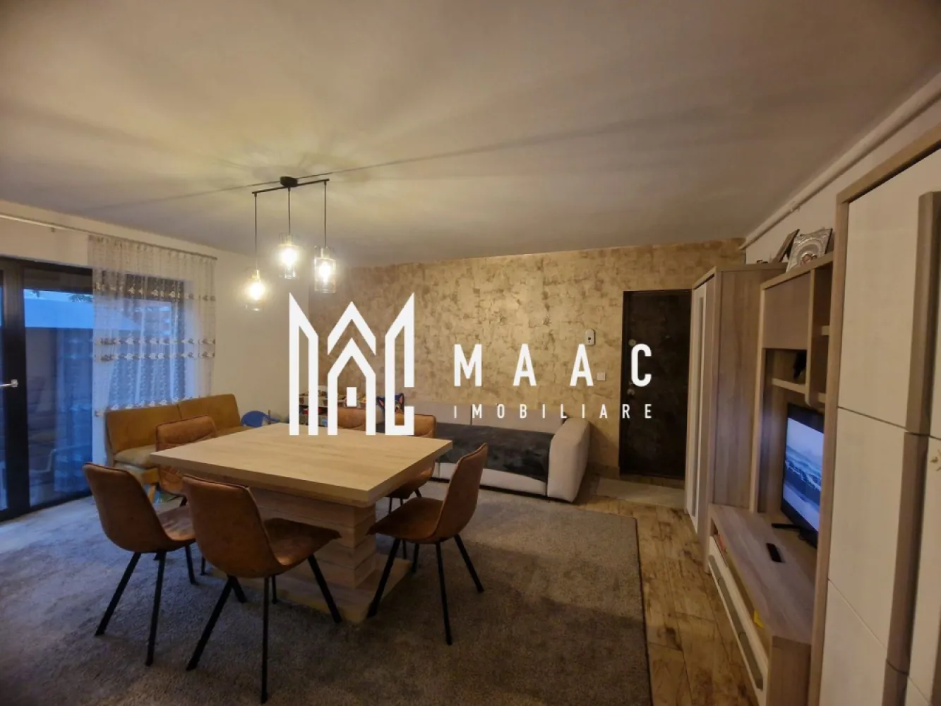 Black Friday | Apartament 3 camere | 72 MPU | 2 Bai | Curte Proprie - BLACK FRIDAY – Profită de cea mai bună perioadă din an pentru a deveni proprietar! Reducere de 7.500 euro Preț vechi: 155.000 euro Preț promoțional: 147.500 euro MAAC Imobiliare vă propune spre vânzare un apartament modern cu 3 camere și curte proprie, situat în Cartierul Arhitecților – Sibiu. Finalizat în 2022 și amplasat într-un imobil construit în 2018, apartamentul oferă confort, funcționalitate și un spațiu exterior generos, perfect pentru relaxare sau activități în aer liber. Detalii proprietate: Suprafață utilă: 72 mp Curte proprie: 106 mp An construcție: 2018 Anul finisării: 2022 Compartimentare: decomandată Compartimentare: Living open-space cu bucătăria complet utilată Dormitor matrimonial Dormitor secundar Două băi (una cu geam pentru ventilație naturală) Hol spațios Dotări și finisaje: Se predă complet mobilat și utilat conform fotografiilor Finisaje moderne și de calitate Pardoseli din parchet și gresie Geamuri termopan pentru izolație termică și fonică optimă Avantaje: Curte privată generoasă de 106 mp – spațiu ideal pentru grădină, loc de joacă sau zonă de relaxare Zonă liniștită, cu acces facil către magazine, școli, grădinițe și mijloace de transport Imobil bine întreținut, cu vecini civilizați O proprietate excelentă pentru cei care caută liniște, confort și un spațiu exterior amplu, la doar câteva minute de oraș. Pentru informații și vizionări, contactați echipa MAAC Imobiliare, specificând ID: CP2668783 0722 622 403 Pentru că meriți MAACsim. }}