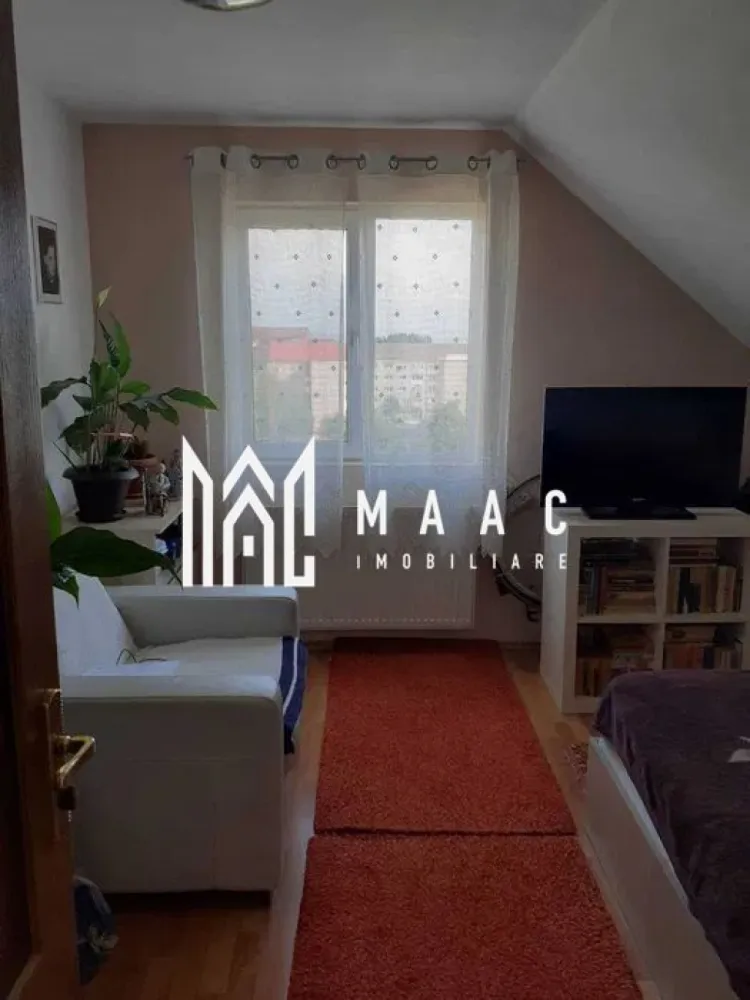 Apartament 3 camere | 77 MPU | Balcon | Vasile Aaaron - MAAC Imobiliare va prezinta un apartament cu 3 camere cu suprafata utila de 77 mp in Zona Vasile Aaron. Caracteristici: Suprafață utilă: 77 mp Compartimentare pe două niveluri Disponibil complet, parțial mobilat și utilat sau nemobilat – în funcție de preferințe Compartimentare: Primul nivel: Hol de intrare cu cuier și spațiu de depozitare, living spațios, baie cu cadă și geam de aerisire naturală, bucătărie open space, complet mobilată și utilată, cu cămară proprie, balcon. Al doilea nivel: două dormitoare decomandate, baie cu cadă și geam de aerisire naturală. Dotări și avantaje: Centrală termică proprie cu calorifere Posibilitate de achiziție complet mobilat, parțial sau nemobilat Localizare: Situat pe o stradă liniștită Acces rapid la magazine, școală, grădiniță, parc și piață agroalimentară. Pentru mai multe detalii precizati telefonic ca ati vazut anuntul cu ID: CP2668607 }}