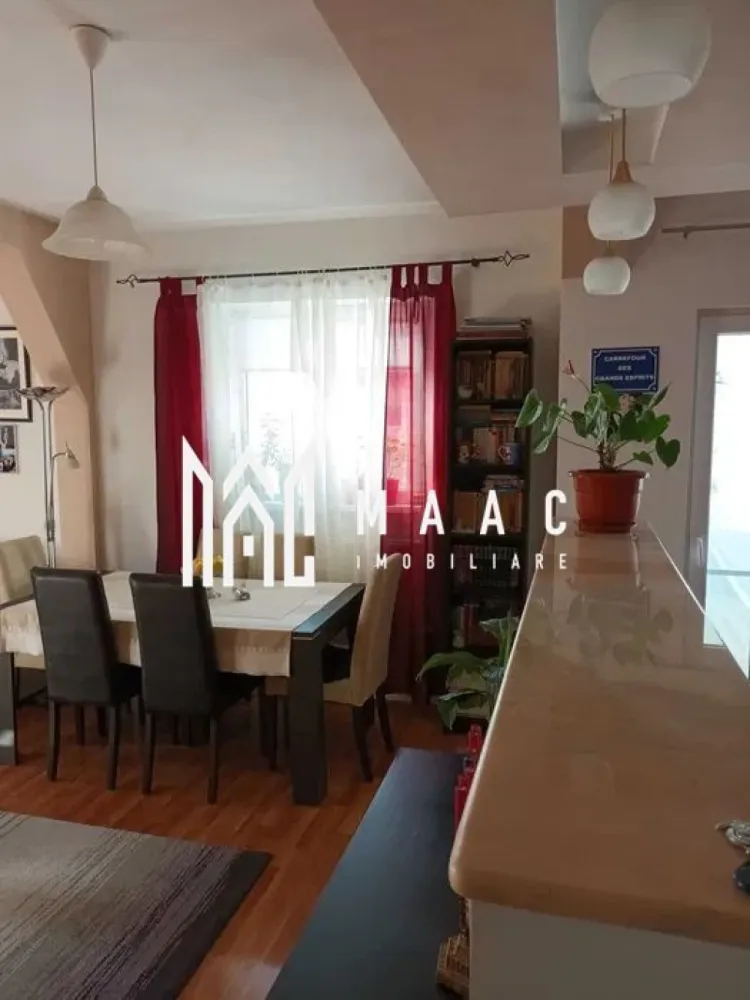 Apartament 3 camere | 77 MPU | Balcon | Vasile Aaaron - MAAC Imobiliare va prezinta un apartament cu 3 camere cu suprafata utila de 77 mp in Zona Vasile Aaron. Caracteristici: Suprafață utilă: 77 mp Compartimentare pe două niveluri Disponibil complet, parțial mobilat și utilat sau nemobilat – în funcție de preferințe Compartimentare: Primul nivel: Hol de intrare cu cuier și spațiu de depozitare, living spațios, baie cu cadă și geam de aerisire naturală, bucătărie open space, complet mobilată și utilată, cu cămară proprie, balcon. Al doilea nivel: două dormitoare decomandate, baie cu cadă și geam de aerisire naturală. Dotări și avantaje: Centrală termică proprie cu calorifere Posibilitate de achiziție complet mobilat, parțial sau nemobilat Localizare: Situat pe o stradă liniștită Acces rapid la magazine, școală, grădiniță, parc și piață agroalimentară. Pentru mai multe detalii precizati telefonic ca ati vazut anuntul cu ID: CP2668607 }}