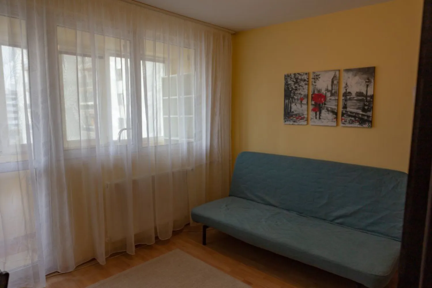 BRASADAS închiriază garsoniera et 9/9 40mp Dimtrie Cantemir. - Agenția imobiliara BRASADAS închiriază garsoniera la, 5 min mers pe jos de Centrul Vechi si Piata Unirii, la intrarea in metrou TIneretului, primul bloc dupa restaurant Dristor Kebab Tineretului.

Amenajat recent, parchet, gresie, faianta, usa metalica, AC de tip Inverter ( GREE LOMO ) , TV Smart LG in fiecare camera , balcon inchis cu geam tip termopan, frigider Liebherr cu doua usi, masina spalat INDESIT, cuptor cu microunde ELECTROLUX.

Mobilat complet ( mobila IKEA)

Bloc recent izolat si reabilitat.

Pentru mai multe oferte accesați www.brasadas.com
