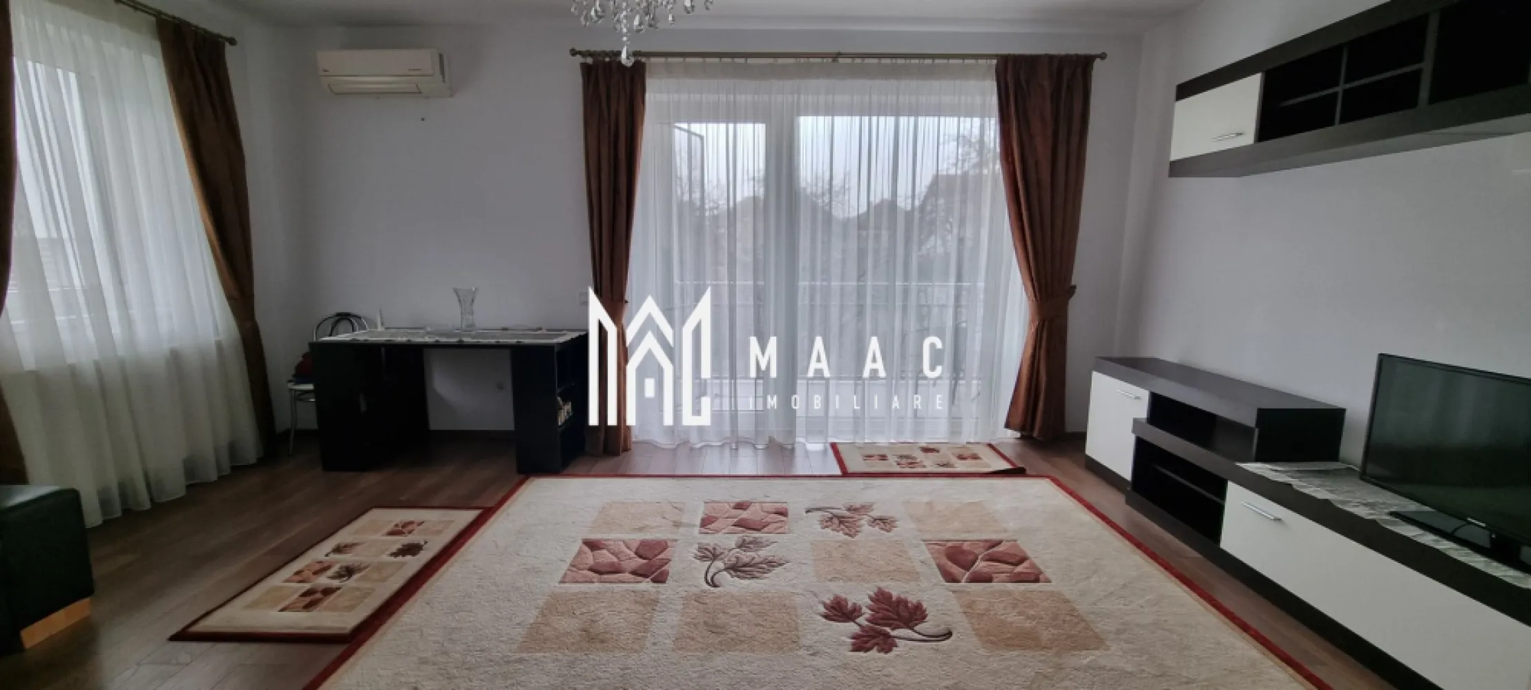 Apartament 2 camere I 76mpu I Etajul 1 I Sub Arini - MAAC Imobiliare vă propune pentru închiriere un apartament deosebit, situat în proximitatea parcului Sub Arini, una dintre cele mai apreciate zone din Sibiu. Acest apartament se află la etajul 1 al unei vile recent construite, beneficiind de parcare privată. Construcția este amplasată în interiorul terenului, oferind astfel un spațiu privat și liniște deplină. Caracteristici principale: - Suprafață generoasă: 76 mpu, inteligent compartimentată. - Hol de acces, cu spațiu pentru depozitare. - Bucătărie închisă, complet echipată. - Baie, cu geam pentru aerisire. - Living spațios. - Dormitor generos. Apartamentul se închiriază complet mobilat și utilat. Dotări moderne, confort sporit. Ideal pentru cei care caută o locuință complet utilată, într-o zonă privată. Condiții de închiriere: - Închiriere pe termen lung. - La semnarea contractului, se achită chiria in avans și o lună garanție. - Nu se acceptă animale de companie. Parcul Sub Arini este ideal pentru plimbări cu bicicleta sau role și diverse jocuri de agrement. În imediata sa apropiere se află stadionul municipal Sibiu, terenuri de tenis și bazinul de înot Olimpia. Pentru mai multe informații, precizați că ați văzut anunțul cu ID: CP2319669