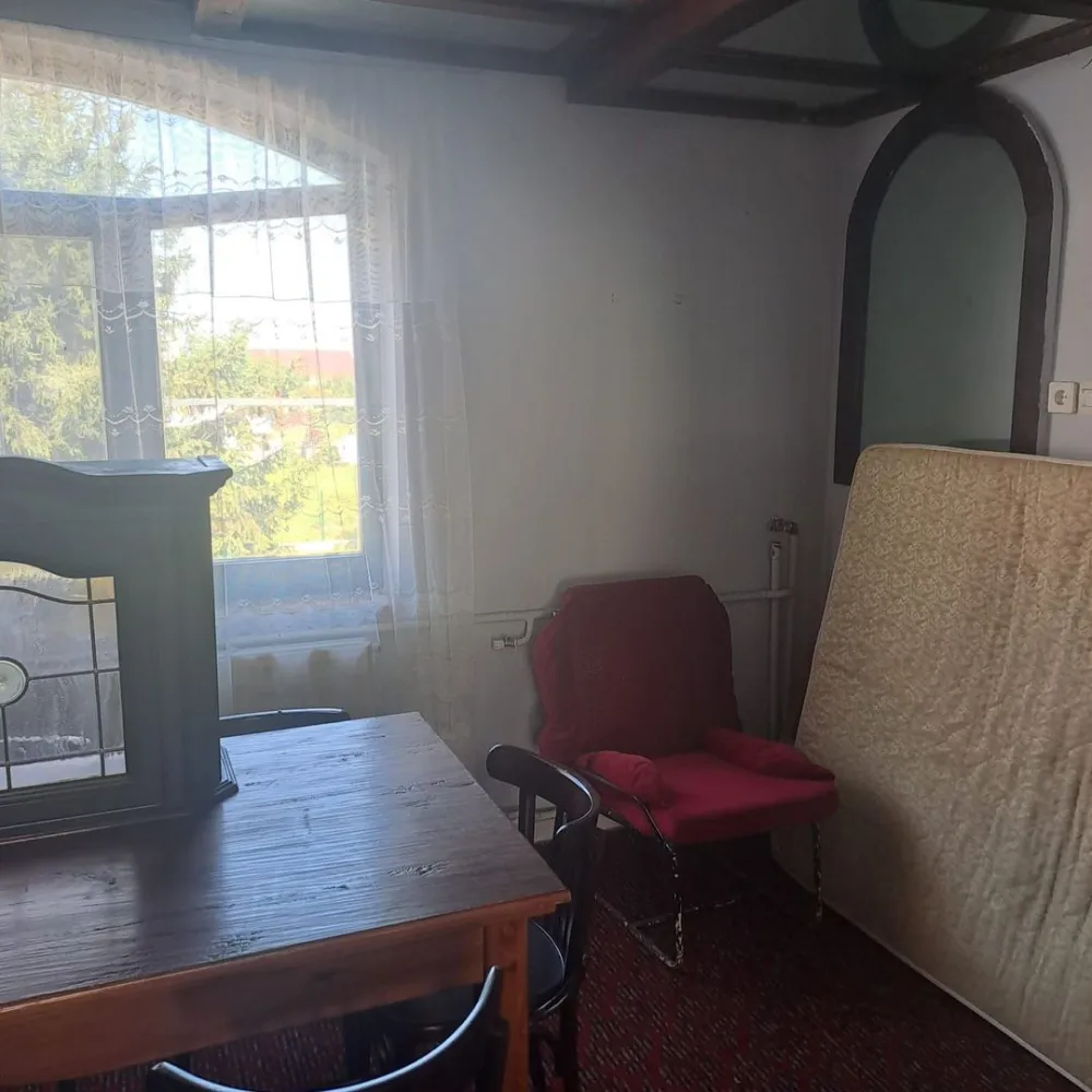 BRASADAS vinde prin REPREZENTARE EXCLUSIVA casa 8 cam 450mp. - Agenția BRASADAS vinde prin REPREZENTARE EXCLUSIVA casa individuala cu 8 camere cu suprafata UTILA de 450mp. si teren aferent de 700mp in Satu Mare strada GHEORGHE BARITIU nr. 104 spre Aquastar. 
Comision 0% pentru comparator.
Colaboram cu toate agentiile imobiliare interesate.

Pentru mai multe oferte accesați www.brasadas.com.