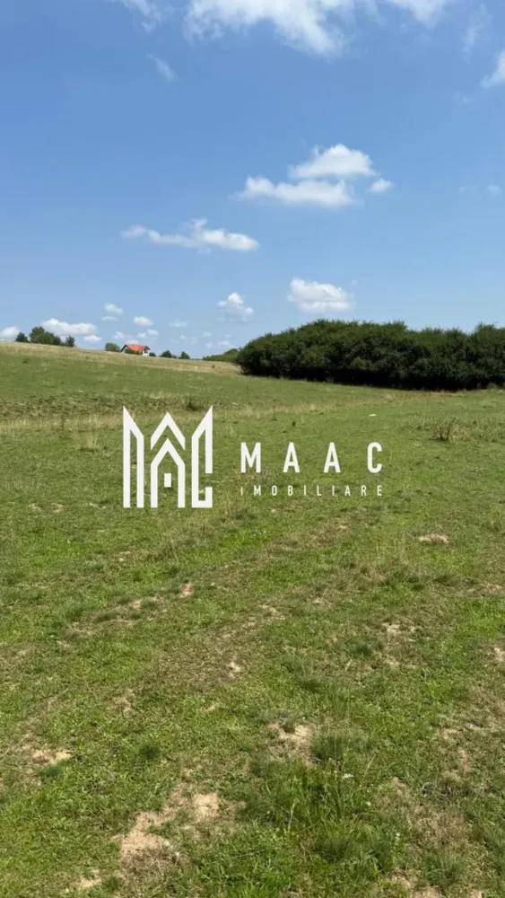 Teren Extravilan | 1.015 Mp | Calea Cisnadiei - MAAC Imobiliare vă propune spre vânzare un teren extravilan cu suprafața de 1.015 mp, situat pe Calea Cisnădiei, în apropiere de Sibiu, într-o zonă în continuă dezvoltare, apreciată pentru peisajul natural, liniște și accesibilitate. Acest teren se află într-o zonă ideală pentru investiții, fie că este vorba despre dezvoltări rezidențiale, construcții individuale sau proiecte comerciale pe termen mediu și lung. Locația oferă acces rapid către Sibiu, dar și către localitățile din jur, fiind o alegere excelentă pentru cei care își doresc să fie aproape de oraș, dar departe de agitația urbană. Suprafață: 1.015 mp Categoria: Extravilan Utilități: disponibile în imediata apropiere (electricitate, apă, gaz, canalizare) Pentru mai multe detalii, vă rugăm să ne contactați, menționând ID:CP2661405 }}