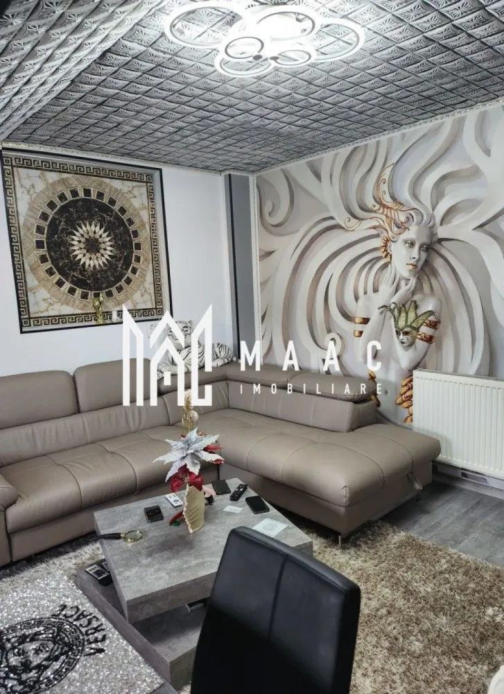 Apartament 3 camere | Mobilat si utilat | Strand 2 - MAAC Imobiliare va prezinta un apartament cu 3 camere de lux situat in zona Strand 2. Acces facil către centre comerciale, școli, grădinițe și spații verzi Caracteristici: Suprafață utilă: 100 mp Compartimentare: Decomandat, 2 niveluri Etaj: 5 Structură: Cărămidă, bloc izolat termic (exterior și interior) An construcție: 2011 Loc de parcare: 1 loc privat Compartimentare și spații interioare: living spațios și acces la balcon, două dormitoare mobilate complet, bucătărie închisă mobilată și utilată complet, baie modernă cu finisaje de lux, balcon cu vedere panoramică, scară interioară ce leagă cele două niveluri. Pereți: Vopsea lavabilă, tapet, faianță în zonele umede Uși interioare: Lemn masiv Ușă de intrare: Metal, securizată Ferestre: Termopan aluminiu cu jaluzele verticale și rulouri aluminiu Izolație: Termică pe exterior și interior Sistem de încălzire și utilități Încălzire: Centrală proprie, contorizare individuală Electrocasnice incluse: aragaz, hotă, frigider, cuptor cu microunde, cafetieră, mașină de spălat rufe, HI-FI, uscător de păr Pentru mai multe detalii precizati telefonic ca ati vazut anuntul cu ID: CP2660952 }}