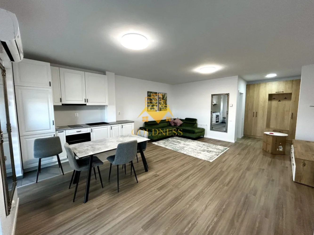 2 camere open space, Modern, Parcare, Vivo, Zona Oncos, Floresti - GOLDNESS Imobiliare vă propune spre închiriere un apartament cu 2 camere complet mobilat și utilat, la etajul 1 într-un imobil de 7 etaje, situat în Floresti. Dispune de loc de parcare subterana! Se află în apropierea stațiilor de transport în comun, magazine, restaurante, spații verzi, farmacii, etc. Apartamentul este compartimentat astfel: - dormitor cu pat matrimonial, dressing, noptiere - living cu bucatarie open space complet utilată și mobilată, canapea extensibilă, loc de servit masa - baie cu dus walk-in, calorifer port prosop și dulap pentru depozitare. - balcon de 7 mp. Imobilul este dotat cu toate cele necesare- centrală proprie, frigider, aragaz, hotă, mașină de spălat haine, etc. Dacă sunteți interesați de acest apartament și doriți să îl vizionați, dar și pentru alte oferte nu ezitați să ne contactați telefonic sau prin e-mail. Vă stăm la dispoziție! Pentru intermediere se percepe un comision de 50% din prețul chiriei!