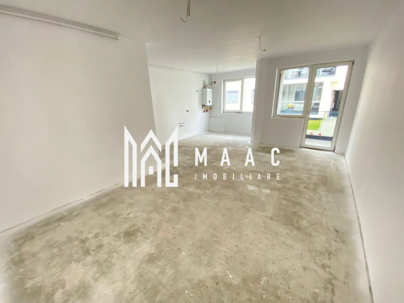 Apartament 3 camere | 2 Băi | 2 Balcoane | Încălzire în pardoseală | Șelimbăr - Maac Imobiliare prezintă spre vânzare un apartament modern cu 3 camere, situat în zona Selimbăr, într-un bloc nou, cu regim de înălțime redus și finisaje de calitate. 📐 Suprafață utilă: 68.4 mp 🛏️ Compartimentare eficientă: living cu bucătărie open-space (există posibilitatea închiderii bucătăriei), 2 dormitoare, 2 băi (una cu geam), 2 balcoane finisate. 🌡️ Încălzire: în pardoseală, cu centrală termică proprie. 🪟 Predare: la alb, exact ca în poze – un avantaj pentru cei care vor să-și personalizeze locuința după propriul gust. 🚗 Loc de parcare: inclus în preț. Apartamentul este intabulat și se poate achiziționa atât cash, cât și prin credit bancar. ✅ Poziționat la parter înalt, apartamentul este ideal pentru familii sau persoane care doresc un spațiu bine compartimentat, într-o zonă liniștită, cu acces rapid către Sibiu. 📍Nu rata ocazia de a locui într-un imobil nou, cu facilități moderne ! Pentru mai multe informații și programări la vizionare, vă rugăm să menționați ID anunț: CP2541077 }}