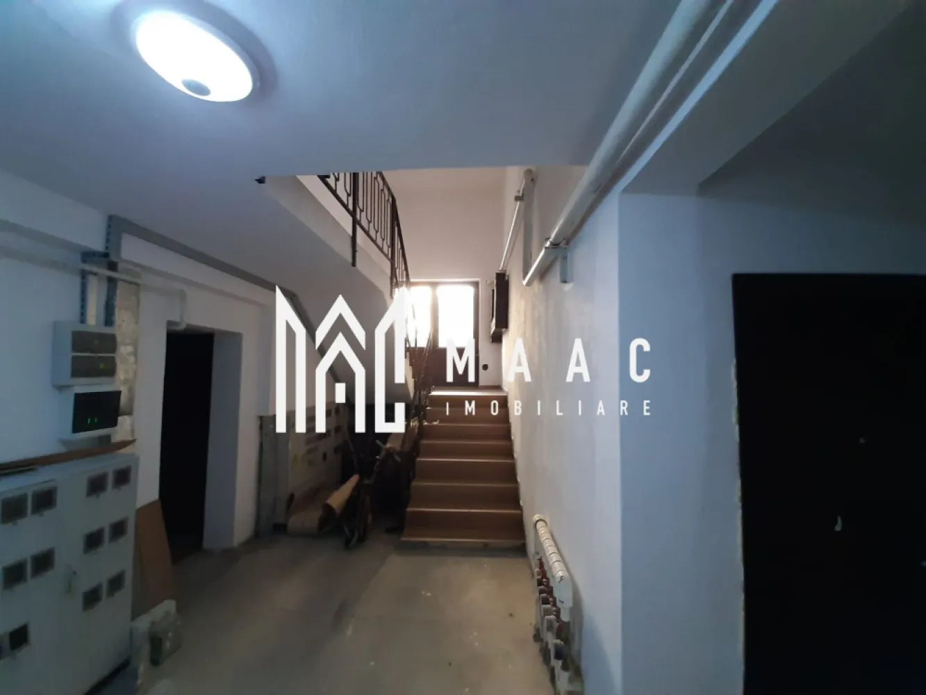 Garsoniera | Demisol | Zona Hipodrom 3 - Agenția MAAC Imobiliare vă propune spre vanzare o garsonieră complet mobilată și utilată, situată într-o zonă liniștită și accesibilă - Hipodrom 3, lângă magazinul Supeco. Această proprietate este ideală pentru cei care caută confort și accesibilitate. Caracteristici Principale Suprafață Utilă: 26,33 mp Localizare: Hipodrom 3, lângă magazinul Supeco Tipul Proprietății: Garsonieră mobilată Avantaje și Beneficii : Localizare Excelentă: Aproape de mijloacele de transport în comun, facilități comerciale (magazinul Supeco), școli și zone verzi. Complet Mobilată și Utilată: Nu necesită investiții suplimentare în mobilier sau electrocasnice. Confort și Funcționalitate: Spațiul este bine compartimentat și optimizat pentru a oferi un maximum de confort. Siguranță și Liniște: Zona este recunoscută pentru siguranța sa și atmosfera liniștită, ideală pentru locuit. Preț și Condiții Pentru detalii suplimentare legate de preț și condiții de închiriere, vă rugăm să contactați agenția MAAC Imobiliare. Vom fi bucuroși să vă oferim toate informațiile necesare și să organizăm o vizionare la fața locului. Pentru mai multe detalii precizati telefonic ca ati vazut anuntul cu ID:CP2028674