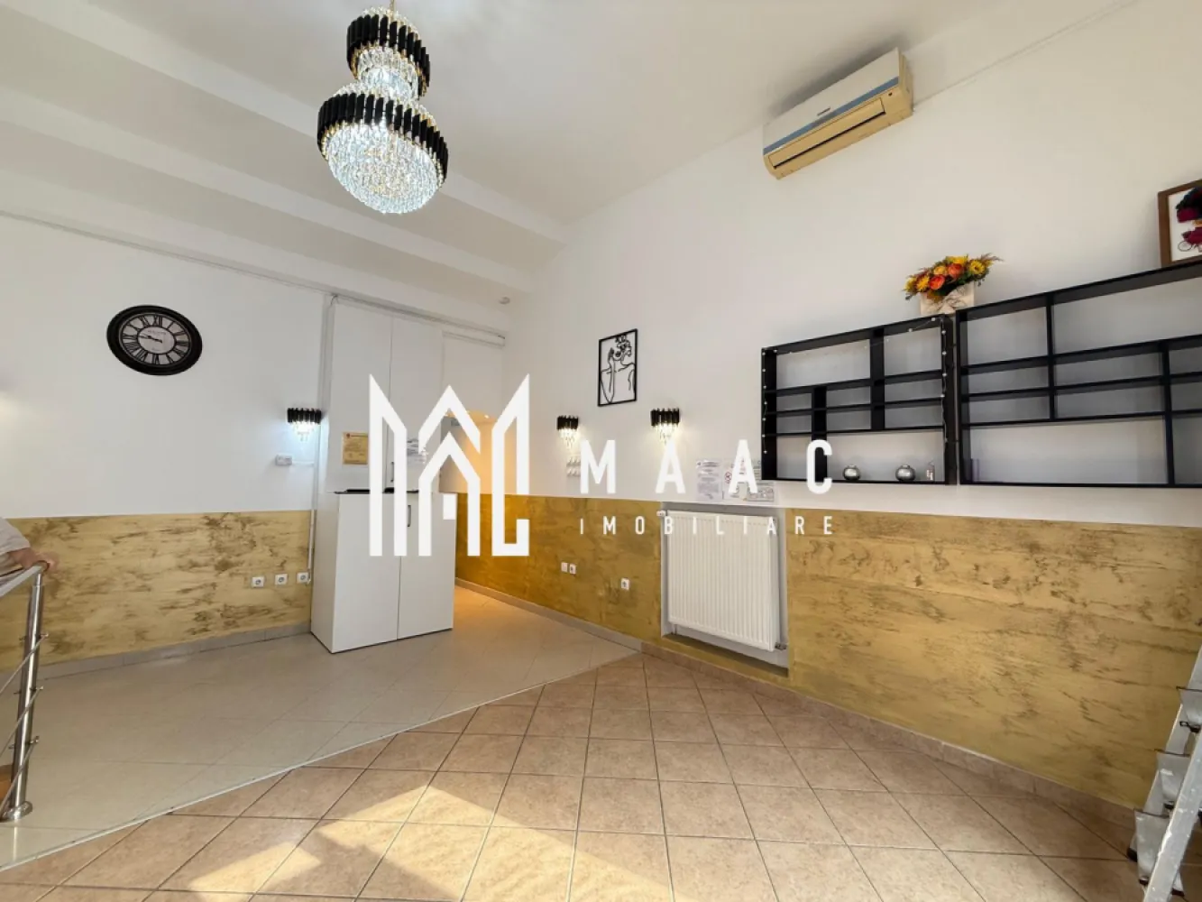 BLACK FRIDAY Spatiu comercial | Renovat | VAD | Ultracentral - 🔥 BLACK FRIDAY - Profită de cea mai bună perioadă din an pentru a deveni proprietar! Reducere de 20.000 euro - Pret vechi - 259.000 euro Pret promotional - 239.000 euro MAAC Imobiliare ofera spre vanzare spatiu pretabil pentru activitati comerciale, complet renovat, in zona Ultracentrala. Spatiul este compartimentat astfel: 2 incaperi spatioase + un spatiu de depozitare- la parter si 2 incaperi, o pivnita si un grup sanitar- la demisol. Incalzirea se face cu centrala proprie si calorifere. In fiecare incapere este montata instalatie de aer conditionat pentru rece/ cald. Spatiul beneficiaza de sistem de ventilatie, iar intreaga retea de canalizare a fost schimbata pentru toata cladirea. Structura cladirii este din caramida de 60cm. La demisol spatiul este uscat si luminos. Cladirea nu este monument istoric, iar destinatia spatiului este comerciala. Disponibilitate imediata. Pentru mai multe detalii va rugam specificati telefonic: CP2655027 }}