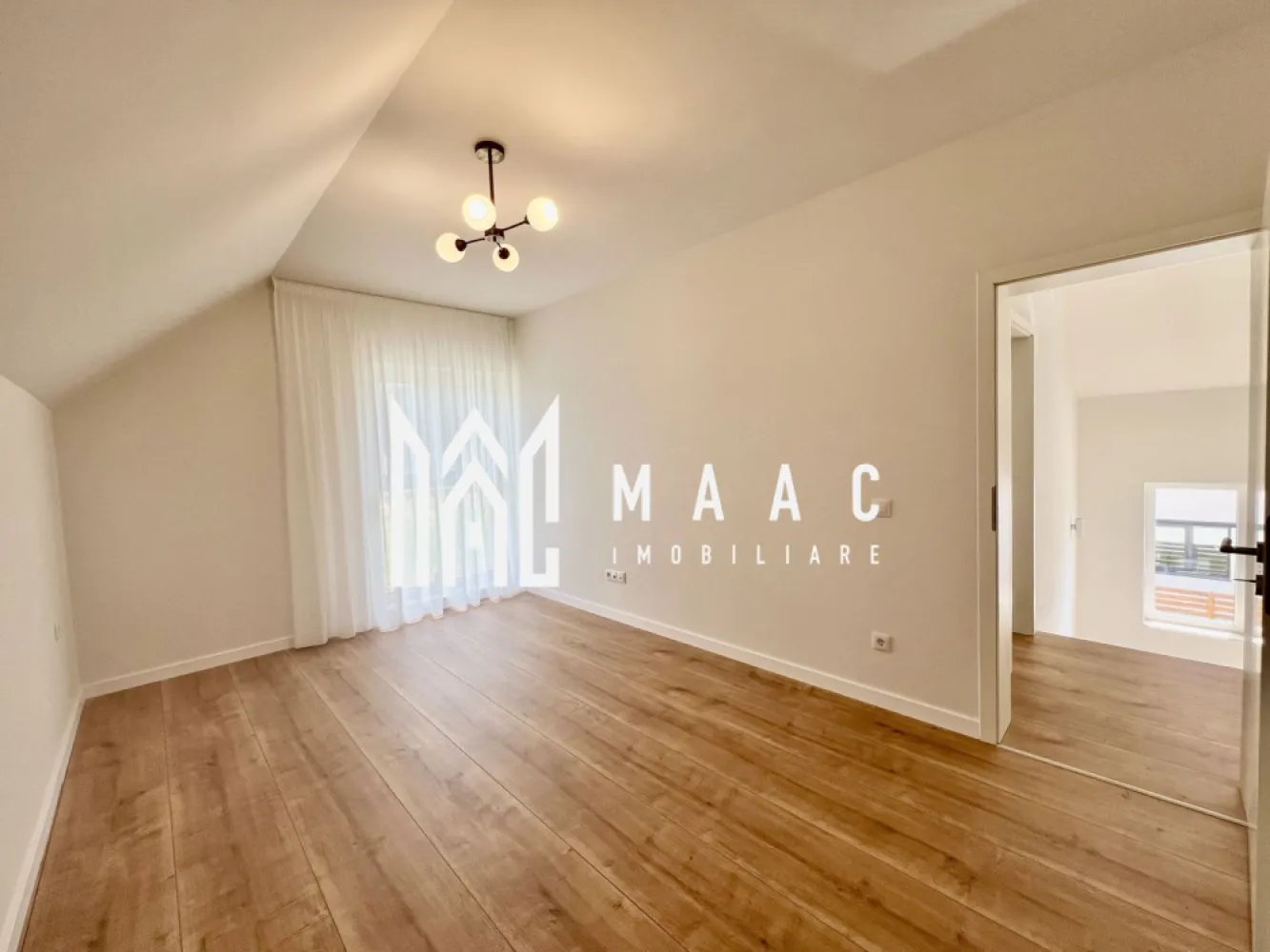 Casă individuală 4 camere | 120 mp utili | Teren 470 mp | Pompă de căldură - MAAC Imobiliare vă propune spre vânzare o casă individuală cu 4 camere, amplasată într-o zonă liniștită din Tălmaciu, ideală pentru cei care își doresc confort, intimitate și eficiență energetică. Construcție nouă, compartimentare modernă, teren generos de 470 mp și încălzire prin pompă de căldură – totul pregătit pentru o mutare imediată. Se oferă atât în variantă la gri, cât și la cheie, în funcție de preferințe. Predare la gri: 178.000 EUR Predare la cheie la cerere Locație: Tălmaciu, județul Sibiu Suprafață utilă: 119,95 mp Teren: 470 mp Regim înălțime: Parter + Etaj Compartimentare: Decomandată Disponibilitate: Imediată Compartimentare: Parter: Living – 27 mp Bucătărie închisă – 7,8 mp Hol + casa scării – 10,7 mp Hol secundar – 3,55 mp Baie – 2,7 mp Spațiu tehnic – 5,2 mp Etaj: Dormitor matrimonial – 16,3 mp + baie proprie – 4 mp Dormitor – 15,45 mp Dormitor – 14,1 mp Baie – 4,8 mp Dressing – 2 mp Hol – 4,8 mp Dotări și specificații tehnice: Casă individuală – construcție nouă, necuplată Toate utilitățile disponibile, cu excepția gazului Încălzire prin pompă de căldură – eficiență energetică ridicată Finisaje moderne (pentru varianta la cheie) Curte generoasă cu acces auto și potențial de amenajare (terasă, grădină, spațiu joacă etc.) Acces facil către Sibiu – ideală pentru locuit permanent sau casă de vacanță Avantaje: 3 dormitoare, 3 băi – spațiu ideal pentru o familie Compartimentare practică și echilibrată Casă pregătită pentru viitor – fără gaz, cu tehnologie modernă de încălzire Teren mare – intimitate și confort Se vinde la gri sau la cheie, în funcție de buget și preferințe Predare imediată – fără timpi de așteptare Contactează echipa MAAC Imobiliare pentru mai multe informații sau pentru o vizionare si specifica CP2653101. }}
