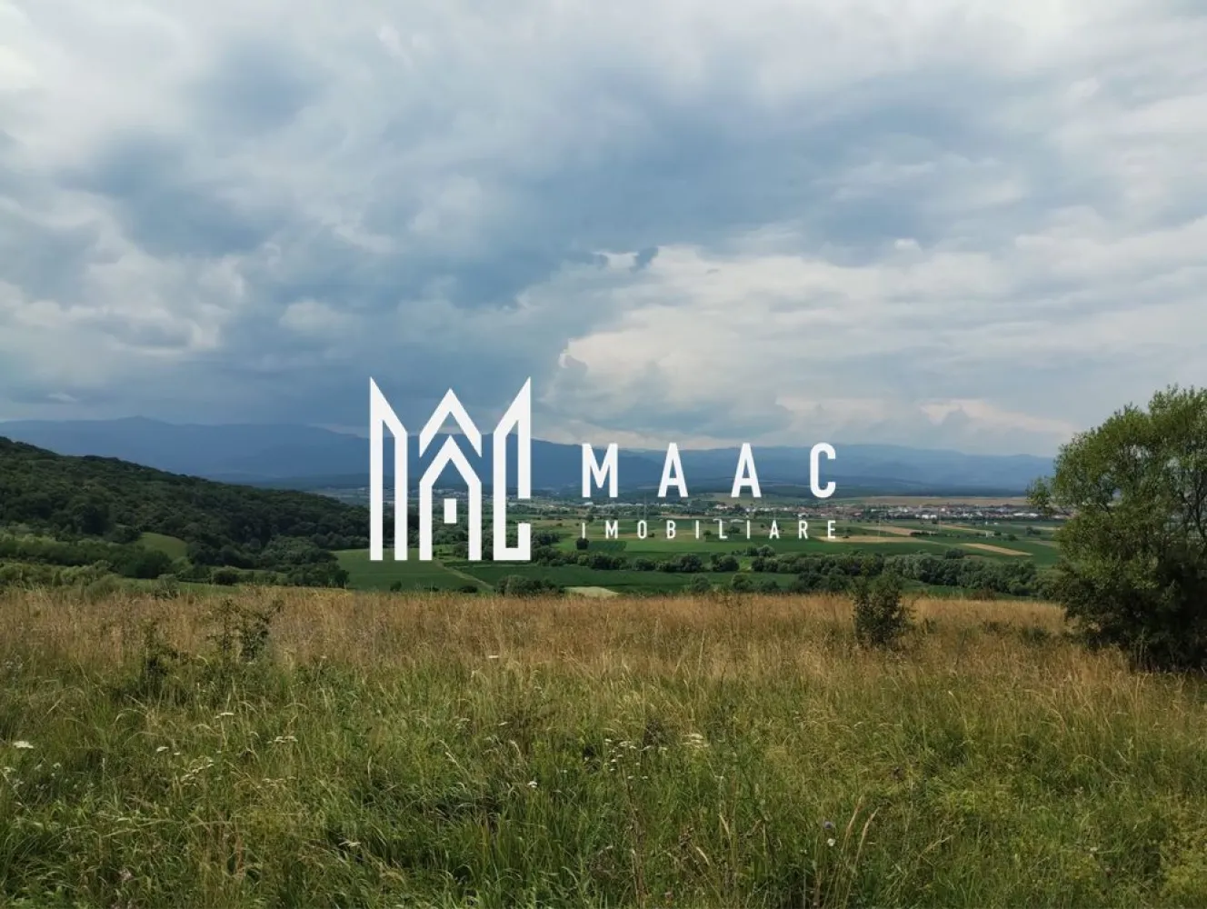 Teren Intravilan | 372 Mp | Bungard | Selimbar - MAAC Imobiliare îți oferă șansa de a achiziționa un teren intravilan perfect pentru construcția unei locuințe de vis Ești în căutarea locului ideal pentru a-ți construi casa? Această parcelă este alegerea perfectă pentru tine. Situată într-o zonă în plină dezvoltare, proprietatea combină perfect liniștea naturii cu proximitatea facilităților urbane. Avantaje de neratat: Toate utilitățile disponibile: Gaz, apă, curent electric – totul pregătit pentru construcție. Expunere sudică: Bucură-te de lumină naturală pe tot parcursul zilei. Priveliste spectaculoasă: Panoramă superbă asupra orașului Sibiu, munților și dealurilor din împrejurimi. Zonă liniștită: Un refugiu ideal, departe de agitația urbană, într-un mediu curat și relaxant. Acces facil: Drumuri bune și apropiere de punctele de interes – confort garantat. Această parcelă este o oportunitate rară pentru cei care doresc să investească într-o zonă cu potențial ridicat de dezvoltare. Nu rata șansa de a-ți construi căminul într-un cadru natural deosebit! Contactează-ne acum pentru mai multe informații și pentru a programa o vizionare: CP2652634 }}
