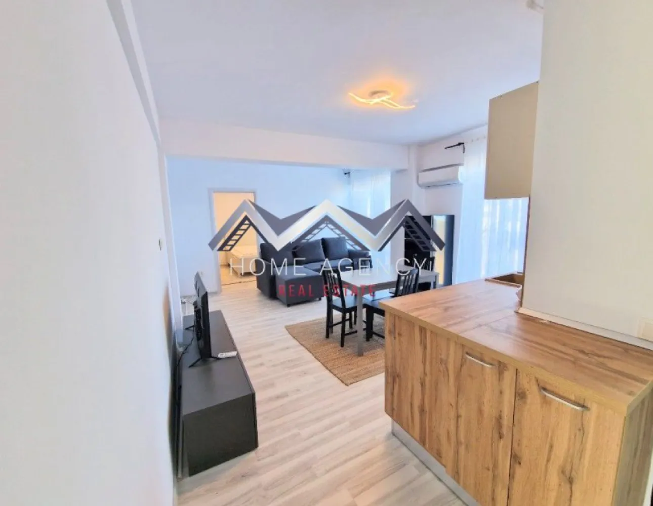 Apartament 2 camere Otopeni | prima închiriere - Vă propunem, spre închiriere, un apartament modern și foarte cochet, complet mobilat și utilat, situat la etajul 2/3 într-un bloc nou, poziționat excelent în Otopeni, cu acces rapid către DN1, Centură, Aeroport și toate punctele de interes din zonă.

✨ Detalii apartament:
- Living cu bucătărie open space, luminos, cu acces direct către balcon
- Dormitor confortabil, perfect pentru relaxare
- Baie modernă, dotată cu duș walk-in
- Hol generos, ideal pentru spații de depozitare
- Prima închiriere — totul este impecabil, ca nou
- 1 loc de parcare inclus în preț
- Stație de autobuz în fața complexului

Apartamentul este amenajat cu atenție la detalii, oferind un ambient cald, modern și funcțional. Perfect pentru o persoană sau un cuplu care își dorește confort, liniște și o locație excelentă.

📞 Contactează-mă pentru detalii sau pentru a programa o vizionare!