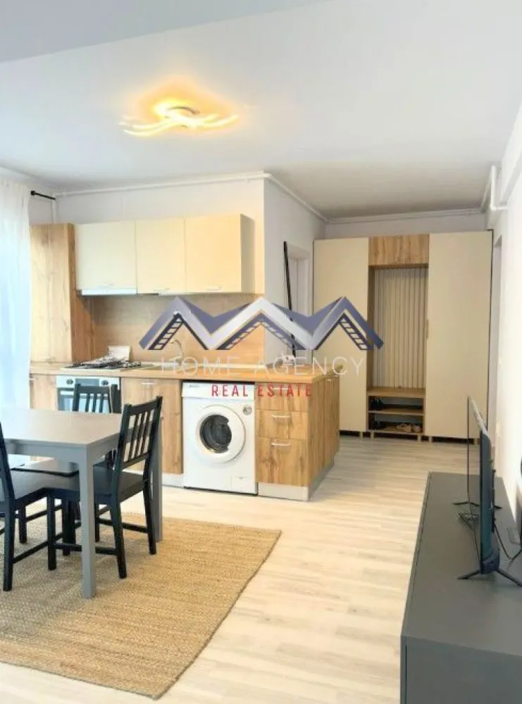 Apartament 2 camere Otopeni | prima închiriere - Vă propunem, spre închiriere, un apartament modern și foarte cochet, complet mobilat și utilat, situat la etajul 2/3 într-un bloc nou, poziționat excelent în Otopeni, cu acces rapid către DN1, Centură, Aeroport și toate punctele de interes din zonă.

✨ Detalii apartament:
- Living cu bucătărie open space, luminos, cu acces direct către balcon
- Dormitor confortabil, perfect pentru relaxare
- Baie modernă, dotată cu duș walk-in
- Hol generos, ideal pentru spații de depozitare
- Prima închiriere — totul este impecabil, ca nou
- 1 loc de parcare inclus în preț
- Stație de autobuz în fața complexului

Apartamentul este amenajat cu atenție la detalii, oferind un ambient cald, modern și funcțional. Perfect pentru o persoană sau un cuplu care își dorește confort, liniște și o locație excelentă.

📞 Contactează-mă pentru detalii sau pentru a programa o vizionare!