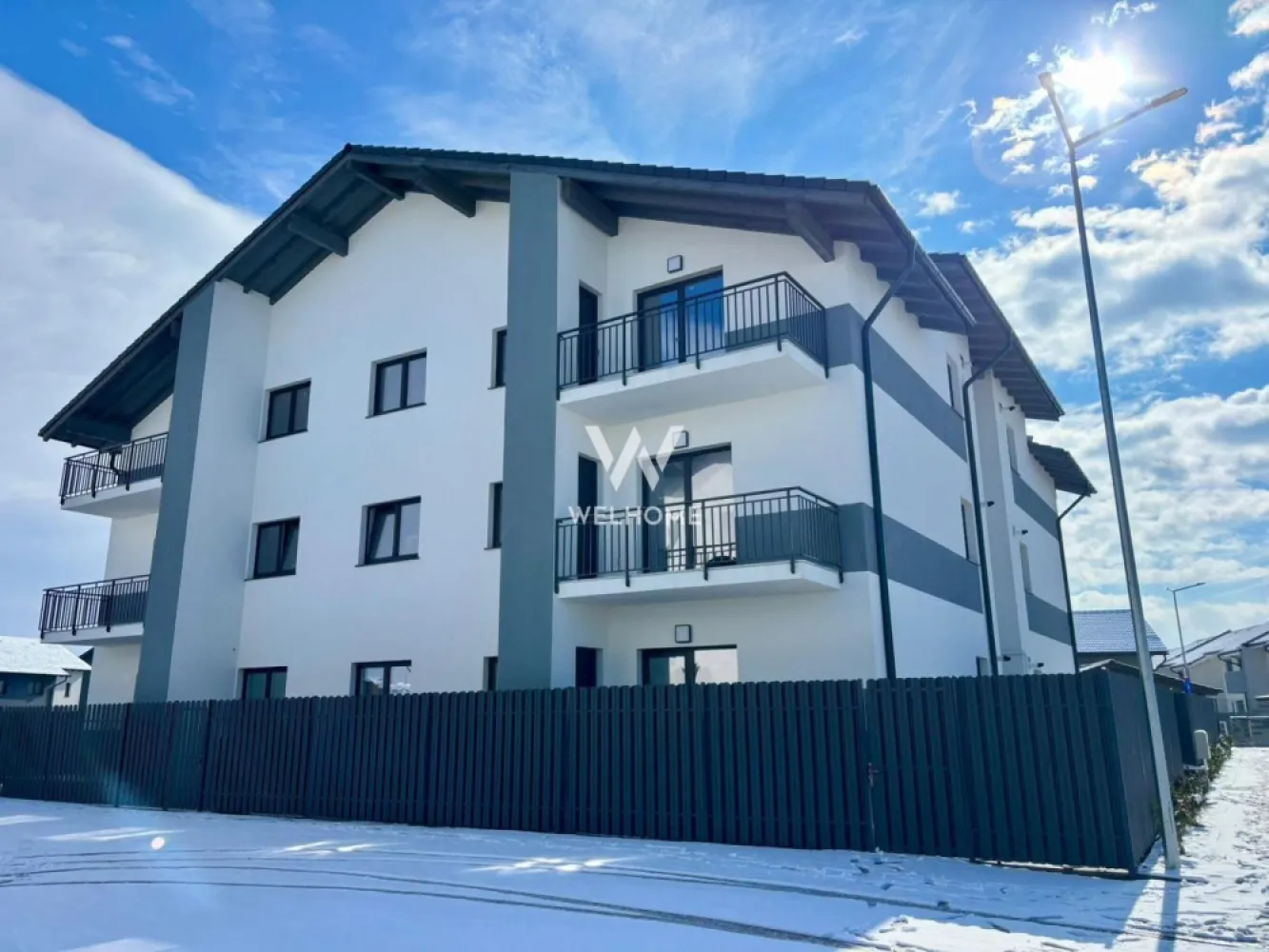 Apartament 2 camere - Selimbar, Unirii - Descoperă un ansamblu rezidențial modern, format din 3 blocuri, situat pe strada Unirii, Selimbar – o zonă accesibilă și bine conectată la punctele de interes ale orașului.

Proiectul oferă apartamente cu 2 și 3 camere, cu compartimentări variate, gândite inteligent pentru a răspunde diferitelor stiluri de viață și nevoi ale fiecărei familii. Fie că îți dorești un spațiu compact și eficient sau un apartament generos, aici găsești opțiunea potrivită.
Confortul este asigurat prin încălzirea în pardoseală, care oferă o distribuție uniformă a căldurii și un plus de eficiență energetică.

Apartamentele se pot preda atât la stadiul de semifinisat, pentru cei care își doresc să își personalizeze locuința după propriul gust, cât și la cheie, pentru mutare imediată, fără griji suplimentare. 
Compartimentare: bucatarie cu living open-space, dormitor, baie si balcon.

Pret semifinisat: 88 765 EURO 
0756 094 405 - Alege confortul, calitatea și un cămin adaptat stilului tău de viață!