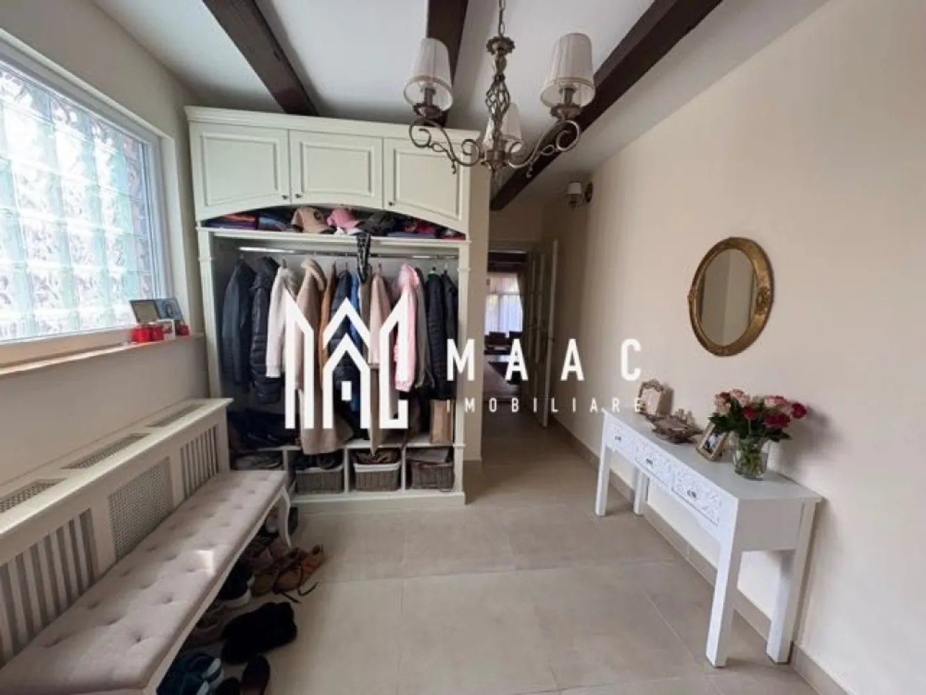 Casa Individuala | 200 Mp | 4 Camere | Calea Poplăcii - MAAC Imobiliare vă propune spre vânzare o casă individuală elegantă, situată într-o zonă deosebit de liniștită și apreciată — Calea Poplăcii, în vecinătatea exclusivistă de case. Caracteristici generale: -Suprafață utilă: 200 mp (parter + etaj) -Demisol: 80 mp -Teren generos: 450 mp cu grădină și curte amenajată -Acces auto, terasă acoperită și protejată Demisol (80 mp) -Spațiu tehnic -Bucătărie -Baie de serviciu -Pivniță Parter (100 mp) -Hol generos cu spațiu dedicat biroului -Living primitor cu șemineu -Zonă de dining Bucătărie separată -Baie de serviciu Etaj (100 mp) Zonă de relaxare / timp liber -3 dormitoare -Baie spațioasă -Dressing și spațiu de depozitare suplimentar -Din etaj există acces către podul utilizabil, ideal ca spațiu de depozitare. Exterior: -Curte frumos amenajată cu zonă verde -Terasă acoperită, perfectă pentru momente de relaxare în aer liber -Acces auto în curte -Casa este bine întreținută, nu necesită renovări sau reparații majore și este echipată cu panouri solare (7 kW) pentru eficiență energetică și costuri reduse. 📞 Pentru mai multe detalii, vă rugăm să ne contactați specificând ID: CP2650265 }}