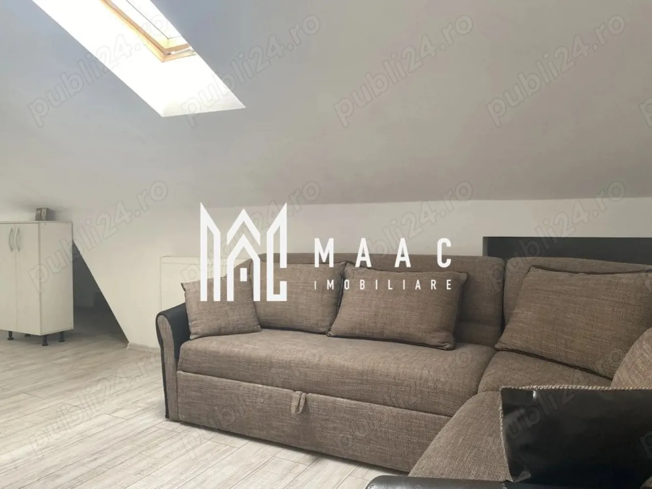 Apartament tip studio | 37 mp | Bloc nou | Ideal investiție - MAAC Imobiliare vă propune spre vânzare un apartament modern, ideal atât pentru locuit, cât și pentru investiție, situat într-un imobil nou din Sibiu.

Locuința are o suprafață de 37 mp și este compartimentată eficient, oferind posibilitatea de adaptare în funcție de nevoi.

Caracteristici principale
 • bucătărie + living decomandate
 • posibilitate de compartimentare a bucătăriei
 • situat la etajul 4 din 4
 • imobil construcție nouă

Avantaje
 • ideal pentru investiție (închiriere) sau locuință proprie
 • compartimentare flexibilă
 • bloc nou, eficient energetic

Sunt disponibile 2 apartamente situate pe același etaj, dintre care:
 • unul beneficiază de loc de parcare inclus

💰 Pentru achiziția ambelor apartamente, prețul este negociabil – oportunitate excelentă pentru investitori.

📞 Pentru mai multe detalii sau pentru programarea unei vizionări, vă rugăm să ne contactați și să menționați ID-ul proprietății: CP2993833.