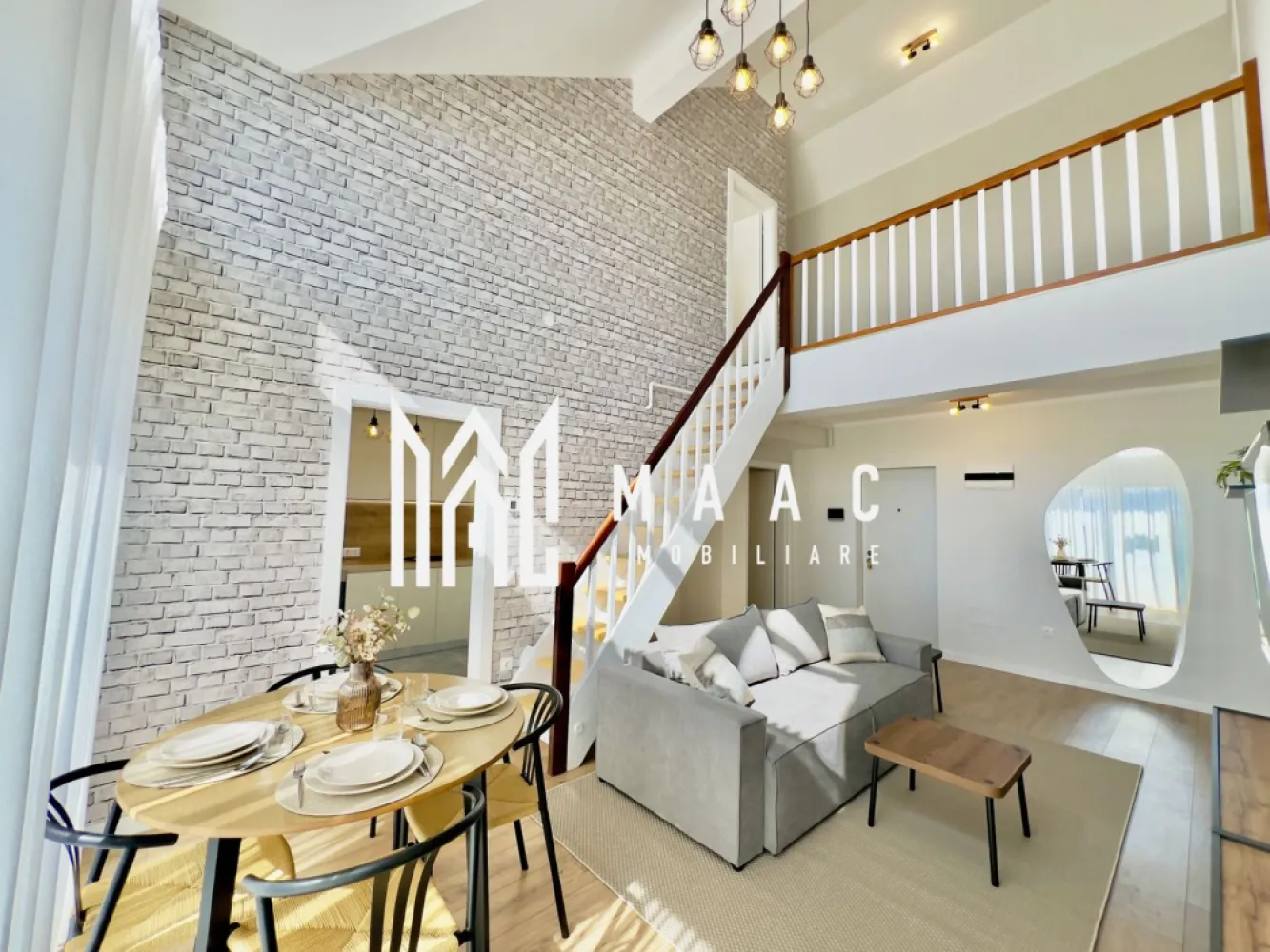 Apartament 4 camere I 2 niveluri I Turnișor I Predare la Alb I 103 mp - MAAC Imobiliare vă propune spre vânzare un apartament spațios și modern, cu 4 camere dispuse pe două niveluri, amplasat într-un ansamblu rezidențial de top din zona Turnișor – una dintre cele mai echilibrate zone din Sibiu, cu acces rapid spre oraș și facilități moderne. Date esențiale: Suprafață utilă: 103,55 mp Logie de 8 mp, închisă cu sticlă securizată și sistem de captare a apelor Etaj: 2/2 Predare la Alb Intabulare la finalizare Preț: 148.000 EUR Compartimentare și dotări: Living spectaculos, cu înălțime de 5,6 m 3 dormitoare spațioase și luminoase Bucătărie închisă, separată 2 băi finisate complet Logie de 8 metri patrati utili Jaluzele electrice Încălzire în pardoseală pe ambele niveluri Orientare sudică, cu lumină naturală și vedere panoramică spre munți Loc de parcare inclus în preț Finisaje și construcție de calitate superioară: Izolație cu vată bazaltică Granit pe casa scării Fațade finisate cu larice siberian și piatră naturală Facilități ale ansamblului: 45% din suprafață amenajată ca spații verzi Locuri de joacă pentru copii Acces facil spre oraș, fără blocaje Patru căi de acces către complex Acest apartament oferă un echilibru excelent între spațiu, confort și calitatea construcției. Este ideal pentru familii care își doresc o locuință luminoasă, bine compartimentată și situată într-un cadru verde, aerisit, dar aproape de oraș. Contactează echipa MAAC Imobiliare pentru mai multe informații sau pentru o vizionare si specifica CP2650014. }}