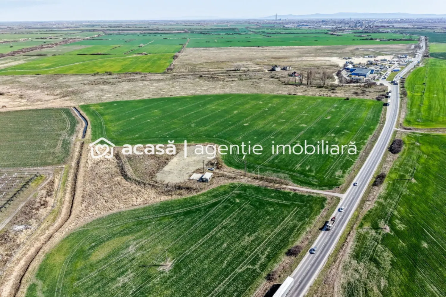 🌟 Oportunitate Investiție! Teren Intravilan zona service DAF vest 🌟 - Visezi să dezvolți un proiect de succes? Avem pentru tine o parcelă generoasă de 5229 mp situată în zona Hanul de la Răscruce, perfectă pentru dezvoltarea unei afaceri de genul benzinărie, logistic sau construcție hale depozitare!
Comision 0% la cumpărător.
Atenție, prețul este fără TVA.

📍 Locație Ideală:

Terenul se află în apropierea Service-ului TIR DAF pe DN7, la doar câțiva pași de Parcul Logistic LIDL și de accesul rapid la autostrada A1.
🏗️ Potrivit pentru:

Hale industriale
Parc logistic
Diverse proiecte comerciale
Această oportunitate nu trebuie ratată! Contactează-mă pentru mai multe detalii și pentru a programa o vizionare la 0724 694 458 Dorel Vereș consultant imobiliar. Fă primul pas spre realizarea visului tău de afaceri!
✨ Agentia Imobiliară ACASĂ - Împreună construim viitorul! ✨
Nu dispui de toată suma? Te ajutăm noi gratuit! Îți obținem oferte de la 16 bănci.

Ai o proprietate de vânzare în Arad și vrei să știi cât valorează cu adevărat?

Sună-mă pentru o evaluare gratuită, fără obligații.

Birou: ACASĂ | Agenție imobiliară Arad

Bulevardul Decebal 2, Arad 310133