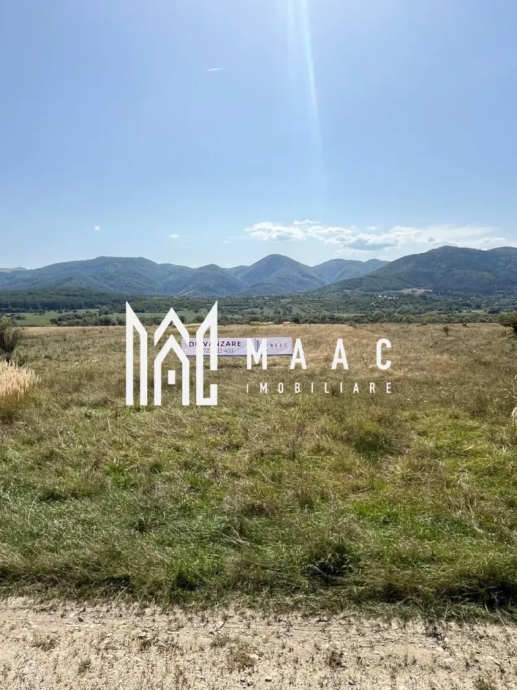 Teren extravilan | 7.800 mp | Saliste - MAAC Imobiliare vă propune spre vânzare un teren cu suprafața totală de 7.800 mp, situat în sat Săcel, oraș Săliște, cu amplasare directă la Drumul Național, beneficiind astfel de vizibilitate excelentă și acces facil. Proprietatea reprezintă o oportunitate pentru investiție, având deschidere la arteră principală și poziționare strategică într-o zonă cu potențial de dezvoltare.

Terenul este compus din două parcele distincte, configurate astfel:
-prima parcelă are o suprafață de 2.200 mp și o deschidere de 10 m
-a doua parcelă are o suprafață de 5.600 mp și o deschidere de 25 m

Amplasarea la Drumul Național conferă proprietății accesibilitate ridicată și expunere optimă, aspecte importante pentru diverse tipuri de investiții. Suprafața totală de 7.800 mp și fronturile stradale permit valorificarea eficientă a terenului, în funcție de necesități.

Pentru mai multe informații, vă rugăm să menționați numărul CP1793262 la telefon.