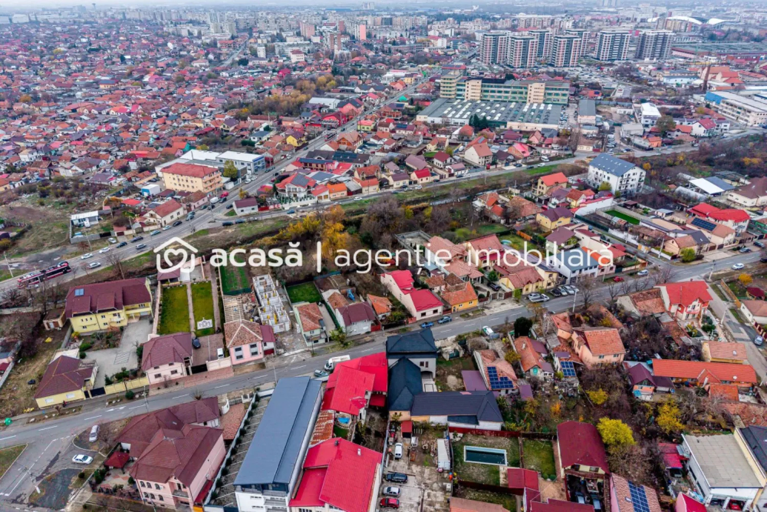 Teren în Pârneava – locație premium pentru casă sau duplex - Vă propun spre achiziție un teren excelent pentru construcție, situat în unul dintre cele mai căutate cartiere ale Aradului – Parneava, pe strada Abatorului. O locație ideală atât pentru locuire, cât și pentru investiție.

Preț: 76.000 € | COMISION 0%

Caracteristici teren:
• Suprafață: 461 mp
• Forma și dimensiunile permit construcția unei case familiale sau a unui duplex
• Toate utilitățile la limită de proprietate: apă, curent, gaz
• Front stradal 12 m
• Drumul este asfaltat, cu acces rapid către zone centrale

Avantaje zonă:
• Situat în apropierea campusului universitar Vasile Goldiș
• Cartier liniștit și bine conectat la oraș
• Ideal pentru familii, dezvoltatori sau investitori
• Zonă cu cerere ridicată pentru construcții noi

O oportunitate excelentă pentru cei care doresc să construiască într-o zonă stabilă, apreciată și aproape de toate facilitățile urbane.

Pentru detalii și vizionare:
Sebastian Nica – 0722 252 639

Nu dispui de toată suma? Te ajutăm noi gratuit! Îți obținem oferte de la 16 bănci.

Ai o proprietate de vânzare în Arad și vrei să știi cât valorează cu adevărat?
Sună-mă pentru o evaluare gratuită, fără obligații.

Birou: ACASĂ | Agenție imobiliară Arad
Bulevardul Decebal 2, Arad 310133