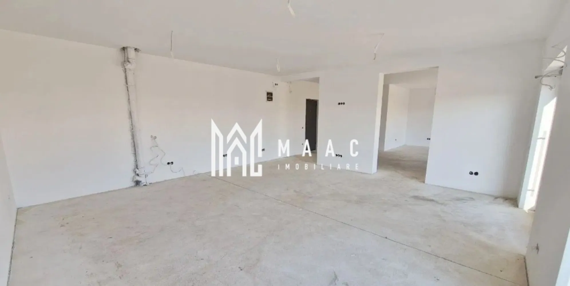 Spatiu Comercial I Parcare I 4 Vitrine I Doamna Stanca - MAAC Imobiliare va prezinta un spatiu comercial de inchiriat, disponibil imediat, situat la parterul unui bloc P+3E, zona Doamna Stanca. Facilitati: 4 vitrine mari la strada Expunere de 12 ml la str. Doamna Stanca 2 locuri de parcare private Acces aprovizionare marfa Cladire NOUA ( 2024 ) Se poate imparti in 2 incaperi sau poate ramane Open Space Sistem automat pentru irigatii peisagistice exterioare Se preda la alb, pregatit pentru personalizare dupa preferinte si specificul activitatii desfasurate Dotari: Centrala termica in condensatie marca BOSCH Incalzire in pardoseala din teava multistrat Tamplaria cu un profil PVC de 82 Salamander Geamuri termopan cu 7 camere si 3 foi de sticla Spatiu sanitar Usi exterioare cu amortizoare cu brat blocabil Usa metalica de acces prin spate, placata cu panou MDF Instalatii electrice cu tablou general individual si sigurante pentru consumatorii de putere, doze, dulii, prize si intrerupatoare montate marca Schneider Eficienta energetica clasa A+++ Pozitionat strategic, aproape de Shopping City Sibiu, Dedeman, Mega Image, Lidl, Kaufland si alte centre comerciale, spatiul ofera o vizibilitate excelenta si acces facil la un trafic intens. Pentru mai multe detalii sau vizionari mentionati ID: CP2645203 }}